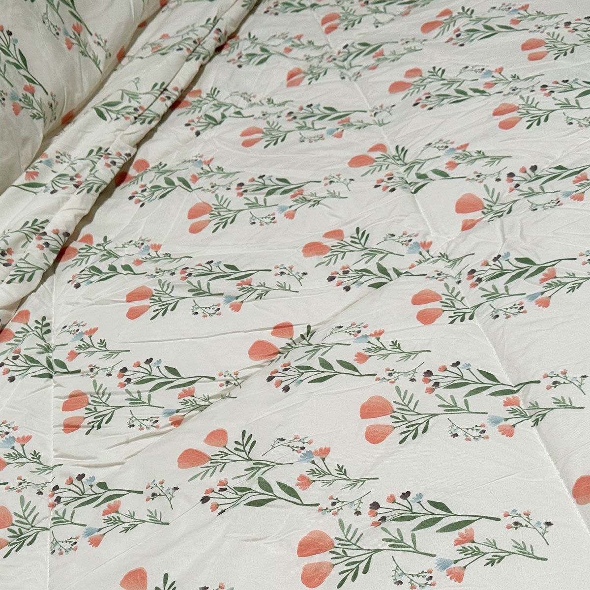 Hotel Living 3 Pce Light Weight Comforter Set Queen/King Corbett Floral Circles Price