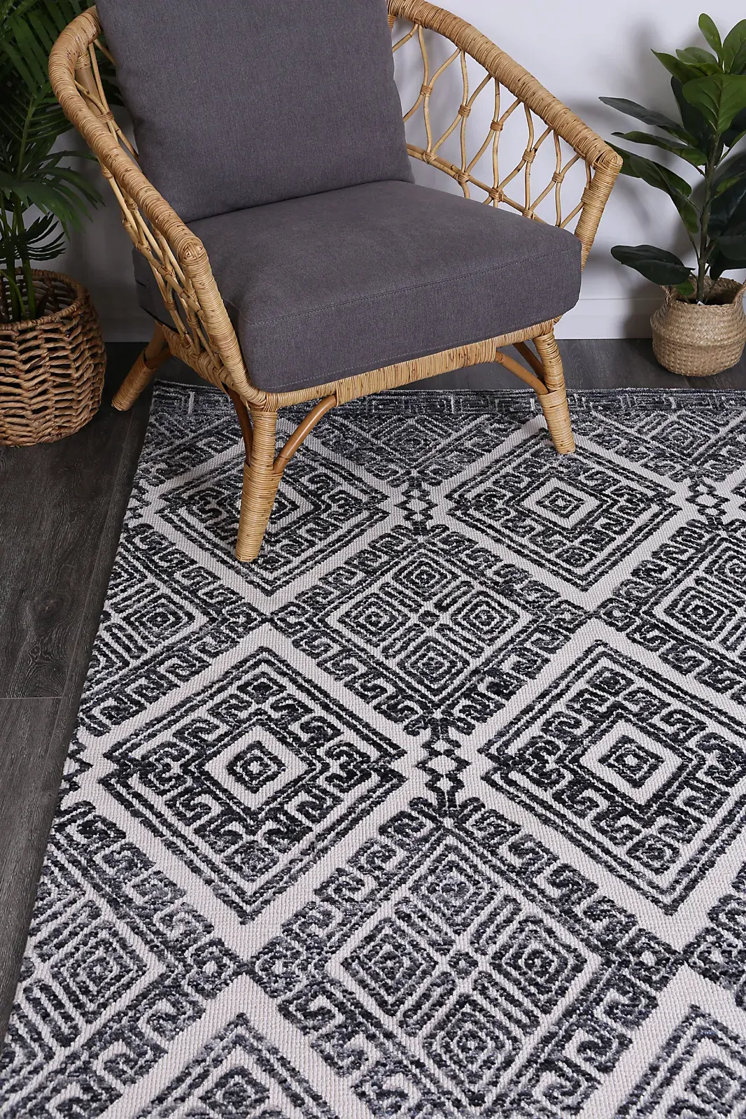 Amritsar Glenfalls Anthracite Tribal Rug 240X330 Price