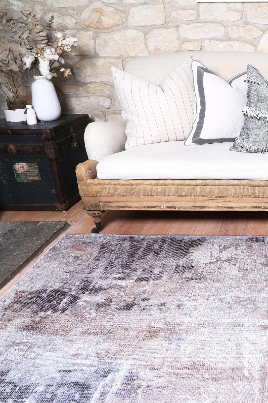 vintage-crown-leopold-ash-ivory-distressed-vintage-rug 240X330 Price