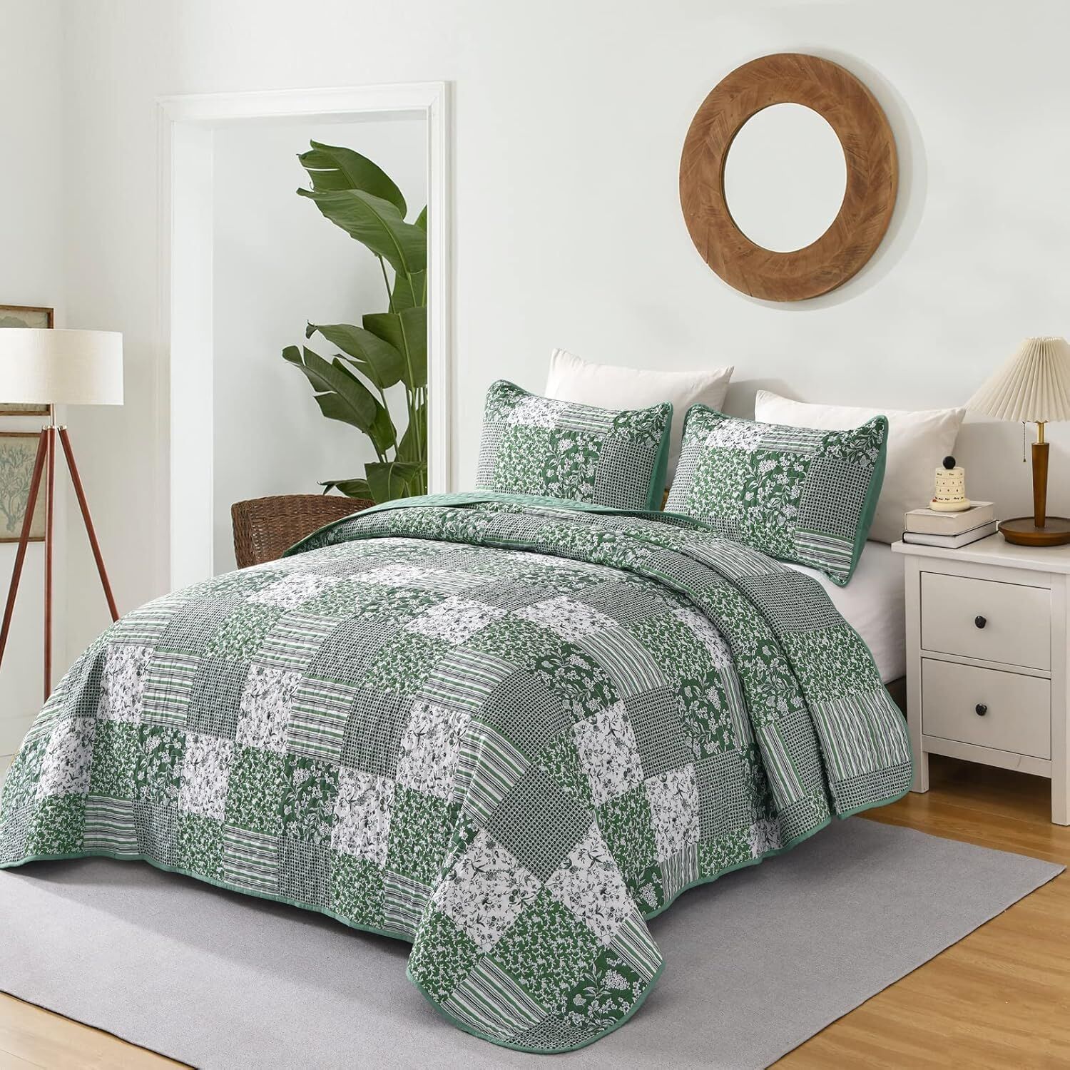 Delightful Quilted bedspread and pillowcovers set: Indulge in Comfort - Queen size Price