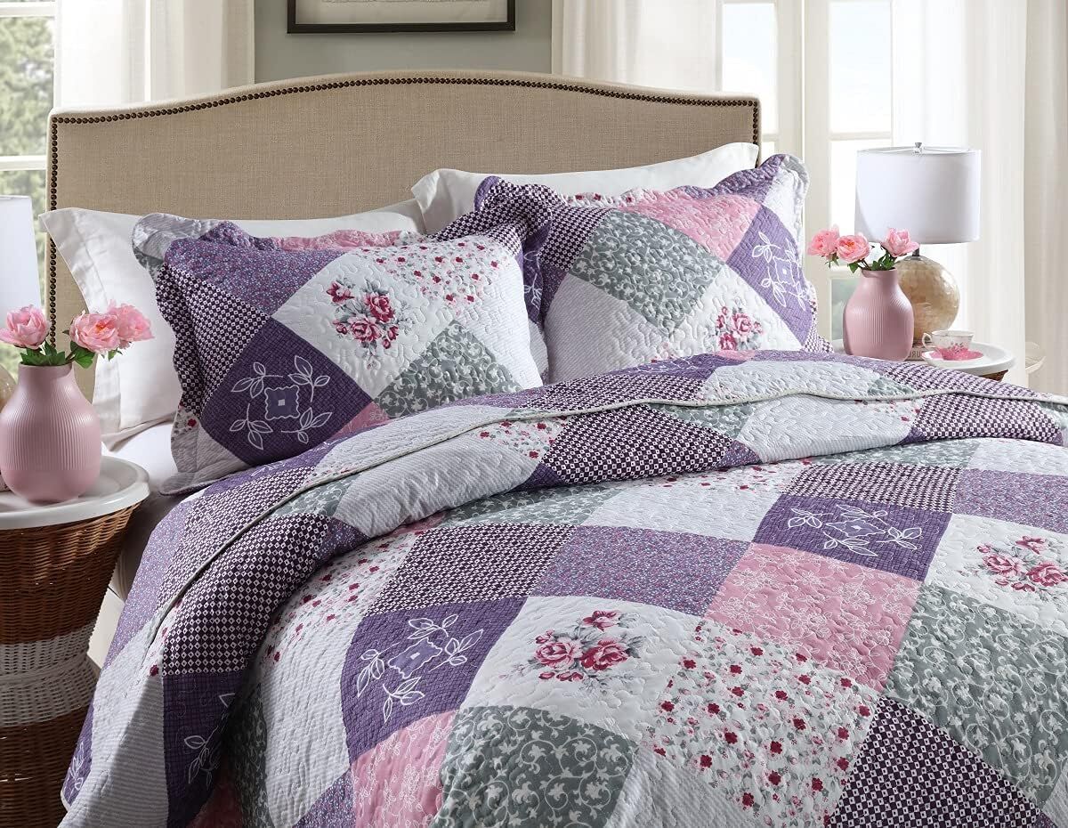 Quaint Quilted bedspread and pillowcovers set: Perfect for a Cozy Retreat - Queen size Price