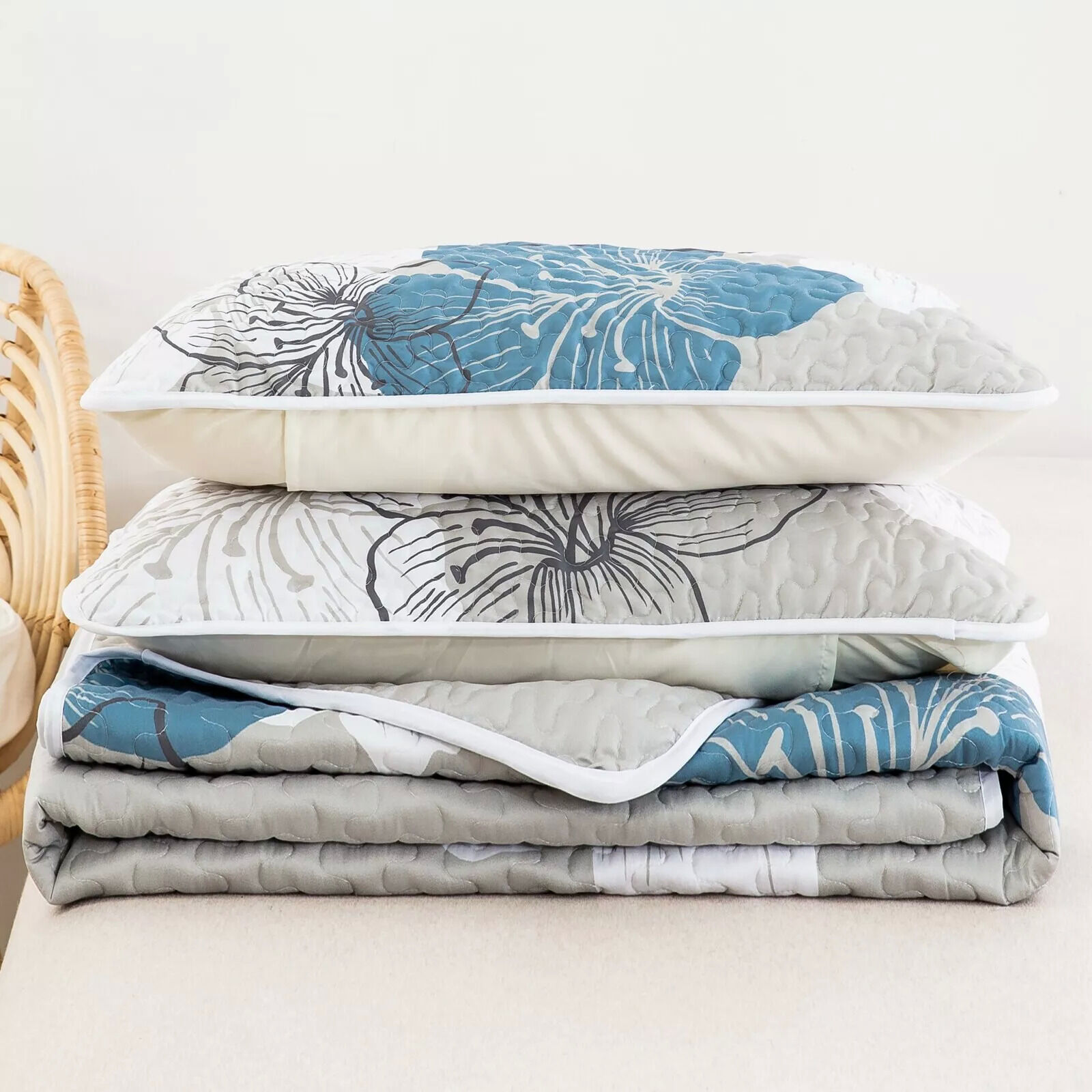Intricate Quilted Coverlet and Pillowcases Set: Artistry in Every Stitch - Queen size Price