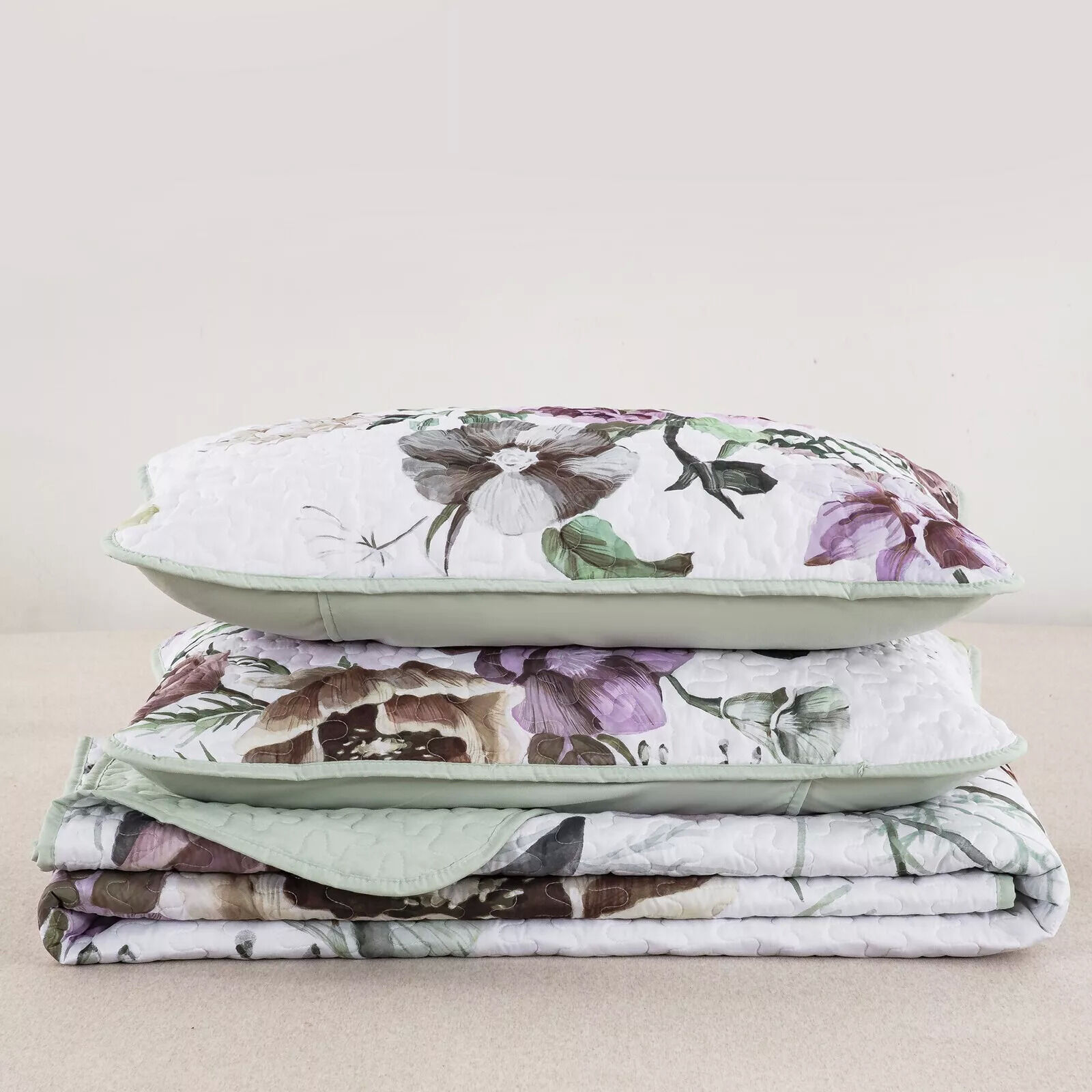 Deluxe Quilted Bedspread and Pillowcases Set: Infuse Your Bedroom with Style - Queen size Price