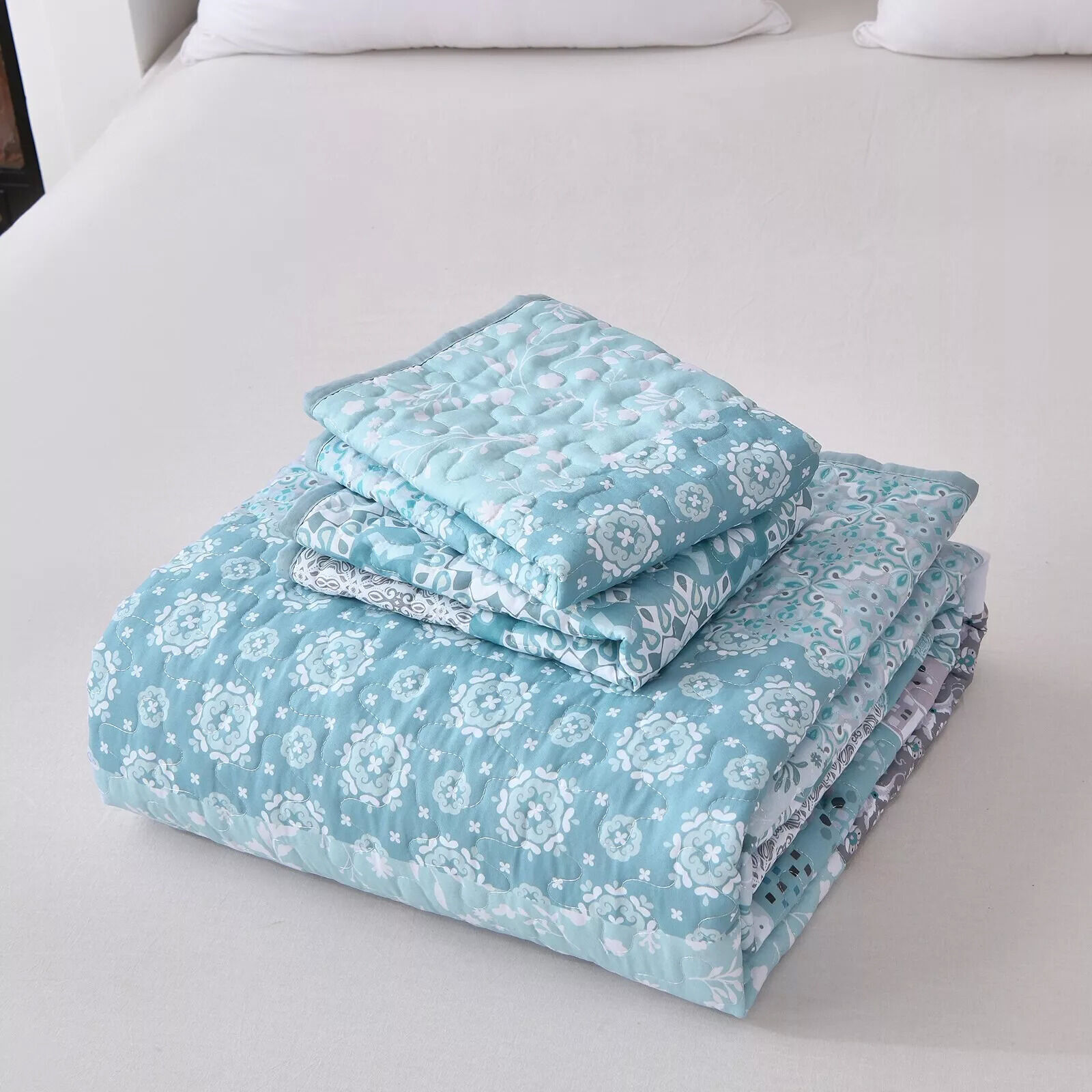 Peaceful Quilted coverlet and pillowcovers set: Relax and Unwind - Queen size Price