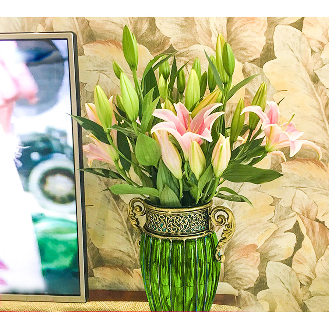 European Colored Glass Home Decor Jar Flower Vase with Two Metal Handle Price