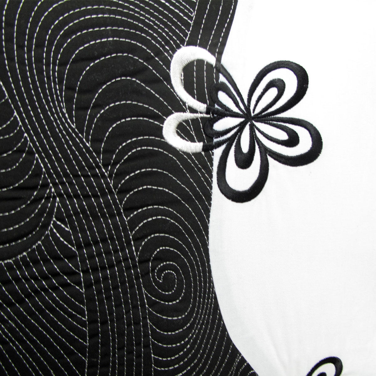 Accessorize Hypnotic Black Quilt Cover Set Queen Price