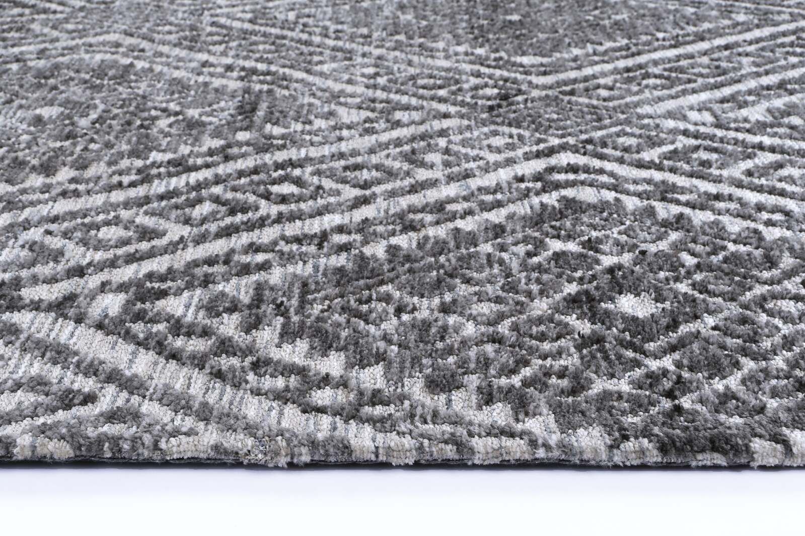 Amritsar AMRI05 Charcoal & Beige 240X330 Price