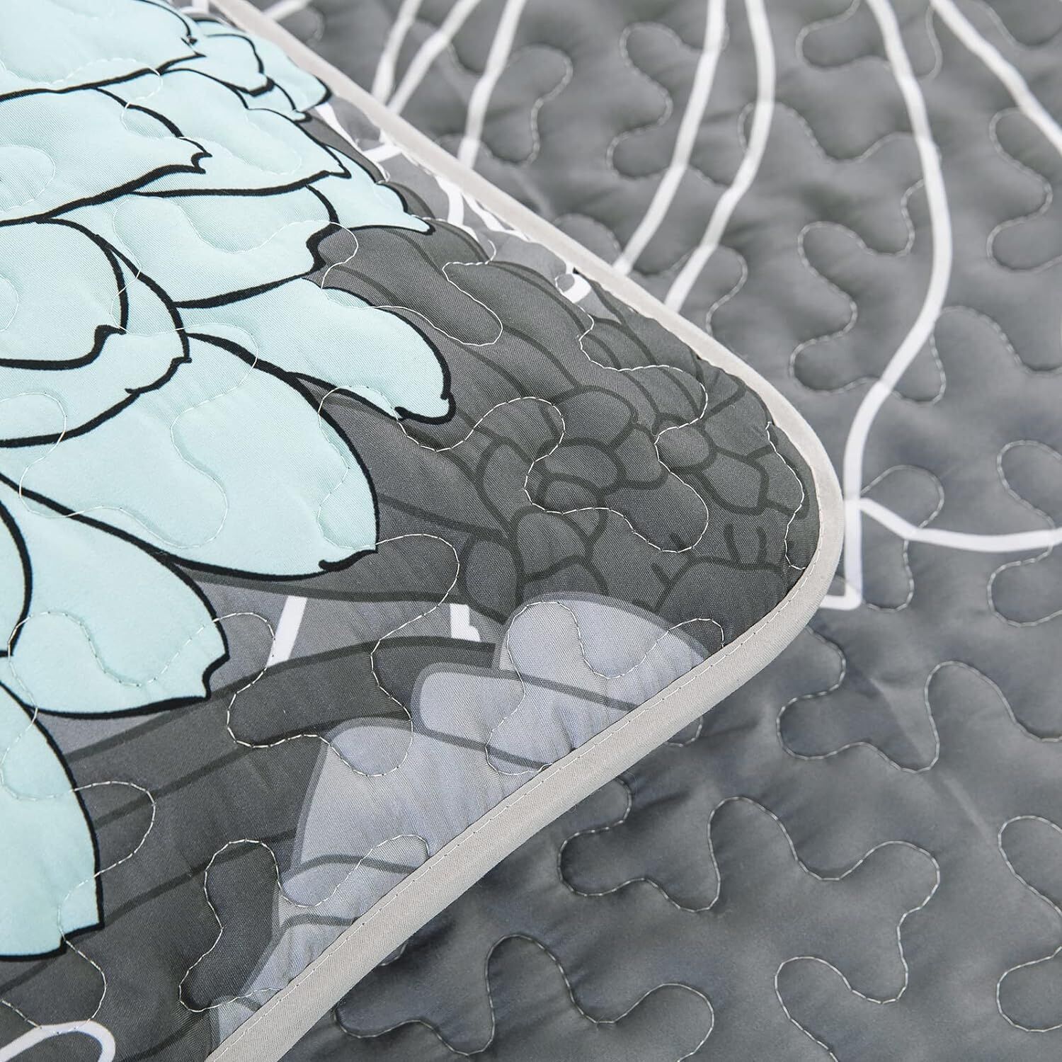 Opulent Quilted Coverlet and Pillowcases Set: The Ultimate in Bedroom Luxury - Queen size Price