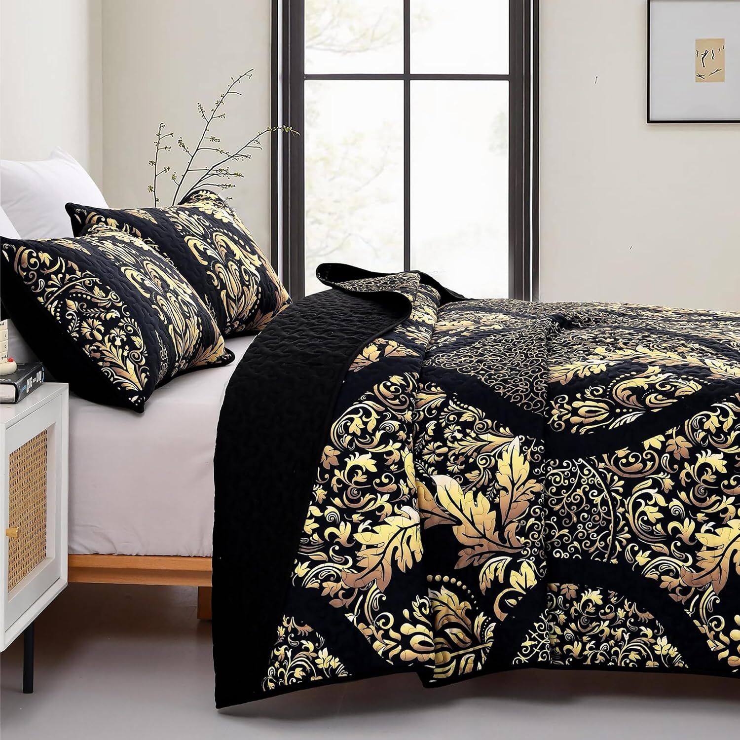 Luminous Quilted Coverlet and Pillowcases Set: Brighten Your Bedroom Atmosphere - Queen size Price