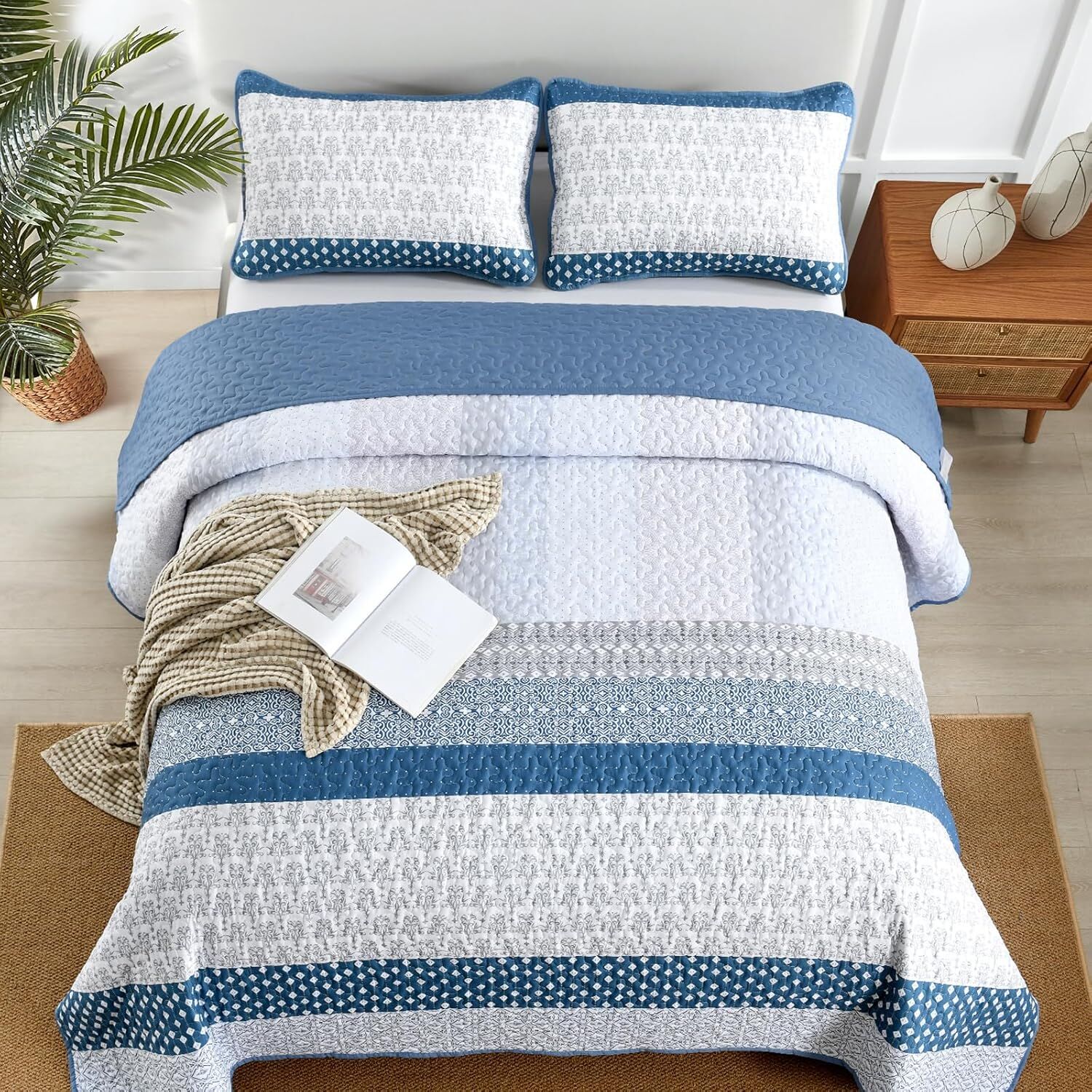 Dazzling Quilted bedspread and pillowcovers set: Add Sparkle to Your Space - Queen size Price