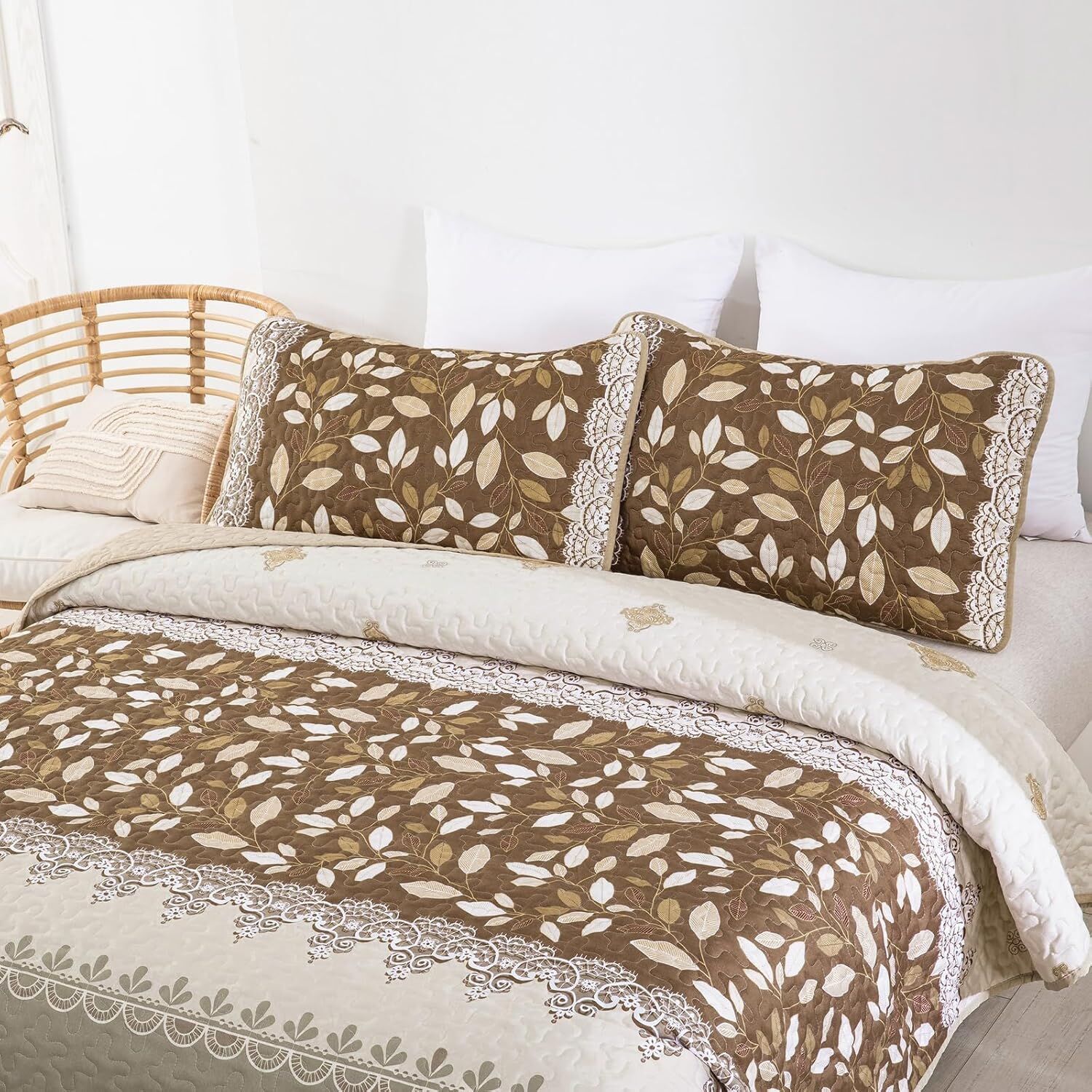 Sophisticated Quilted Bedspread and Pillowcases Set: Exquisite Design and Comfort - Queen size Price