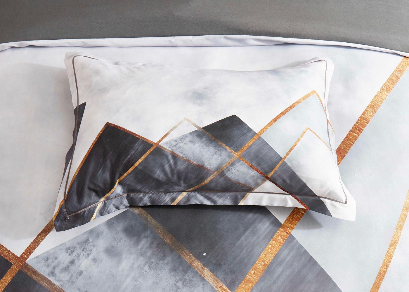 Dakuta Quilt Cover Set - Super King Size Price