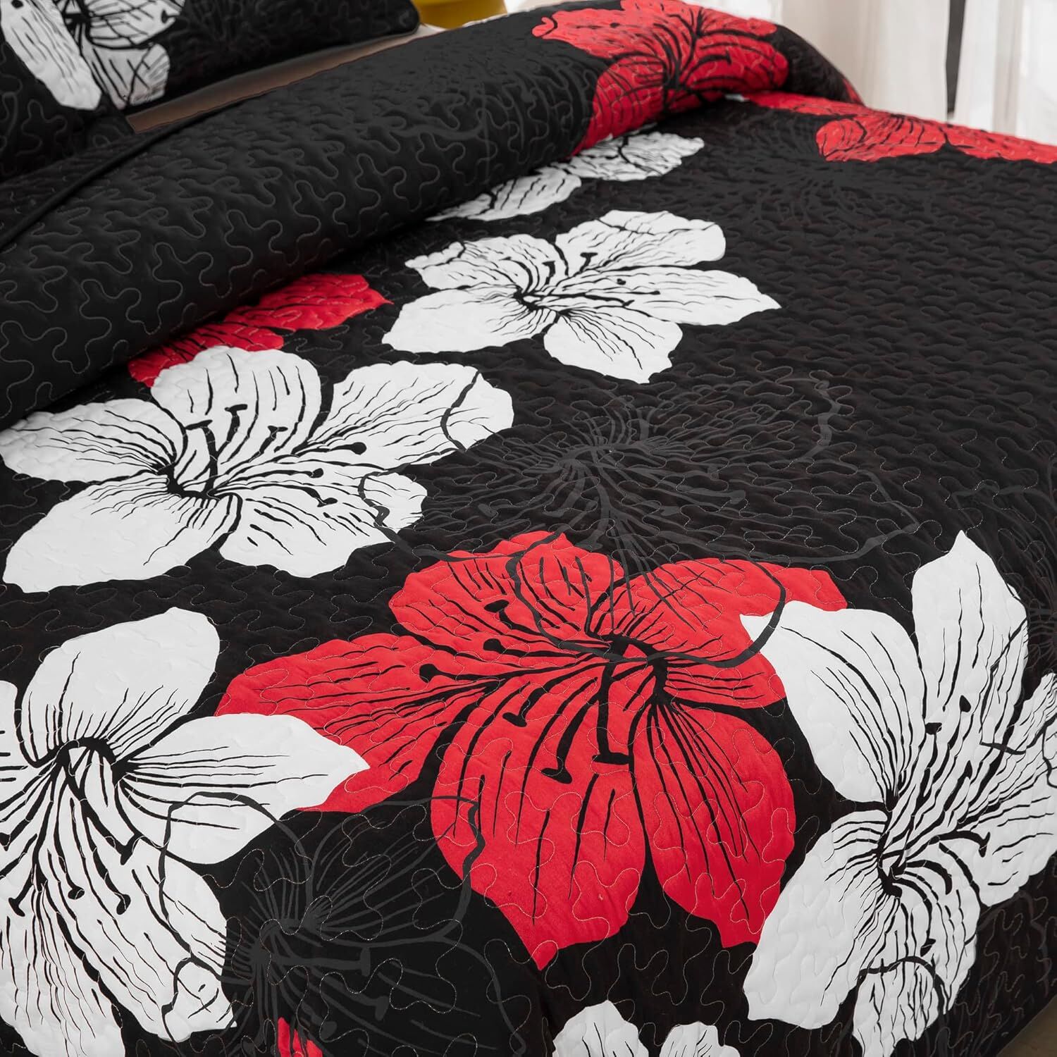Glorious Quilted coverlet and pillowcovers set: Unmatched Beauty - Queen size Price