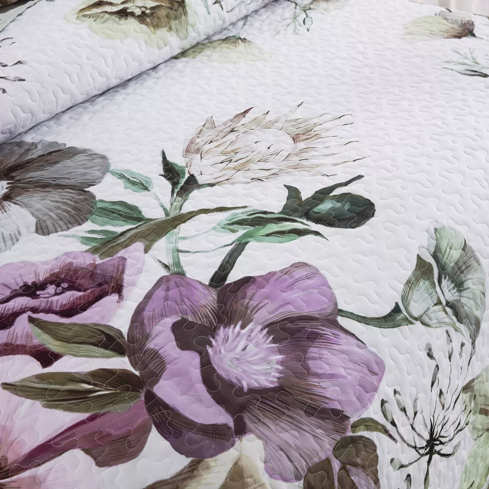 Deluxe Quilted Bedspread and Pillowcases Set: Infuse Your Bedroom with Style - Queen size Price