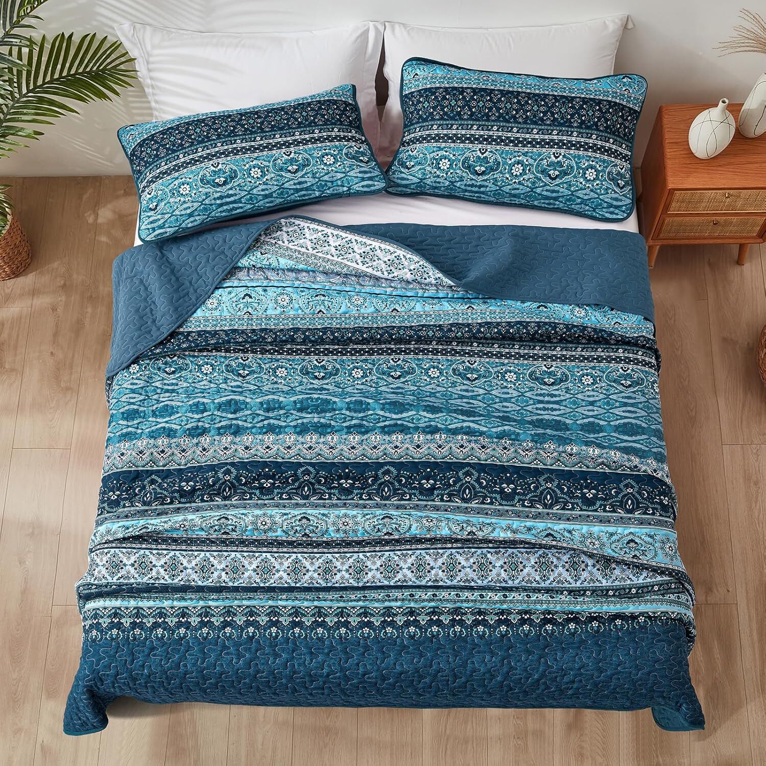 Opalescent Quilted coverlet and pillowcovers set: Shimmering Beauty - Queen size Price