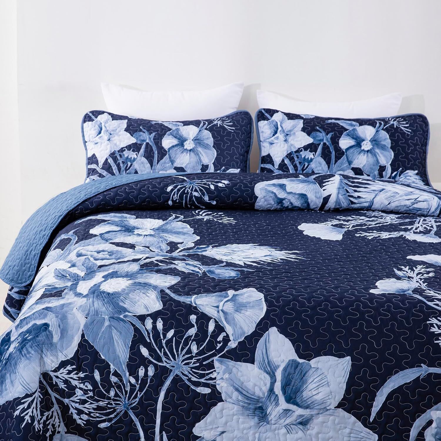 Vibrant Quilted coverlet and pillowcovers set: Eye Catching Design - Queen size Price
