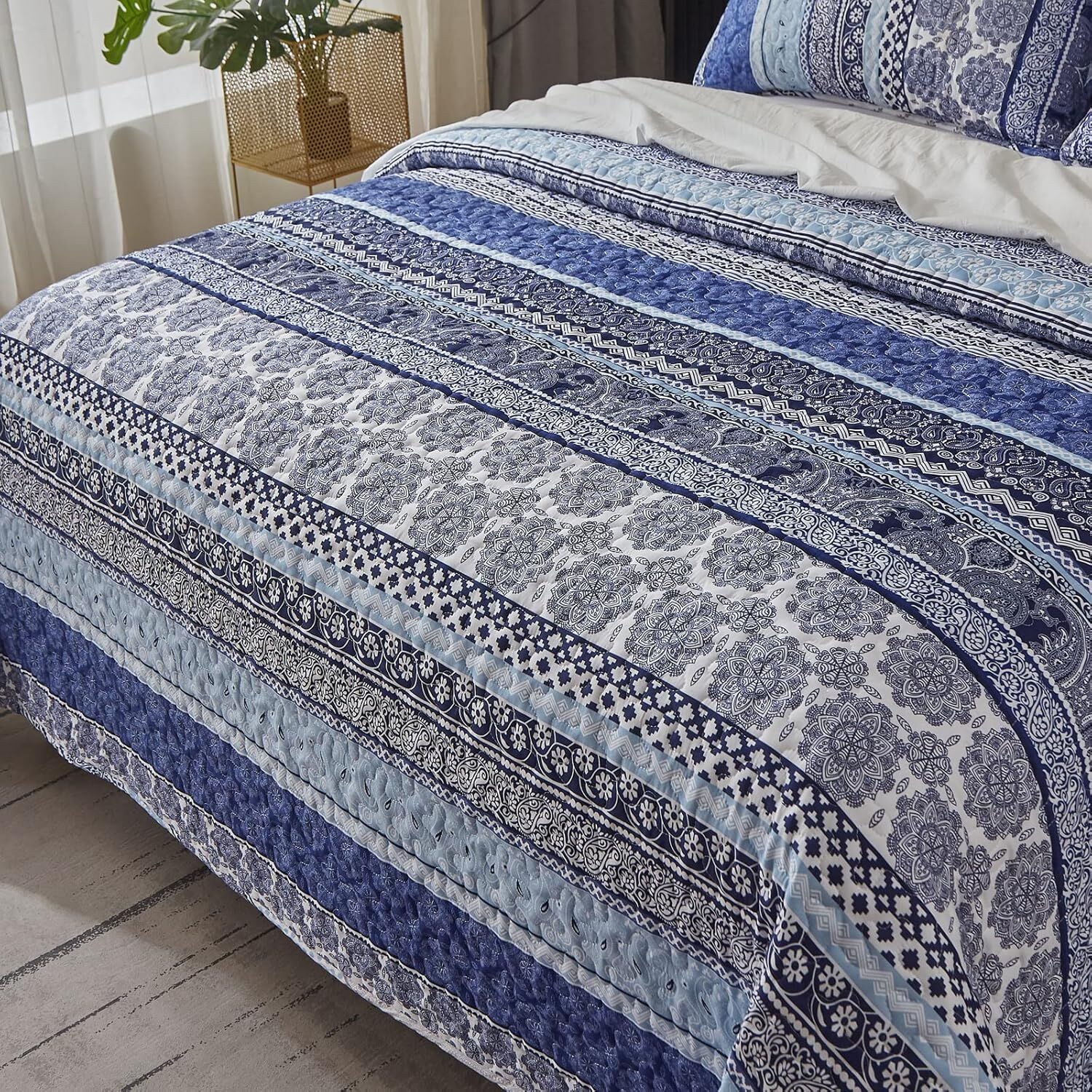 Sophisticated Quilted Coverlet and Pillowcases Set: A Timeless Addition - Queen size Price