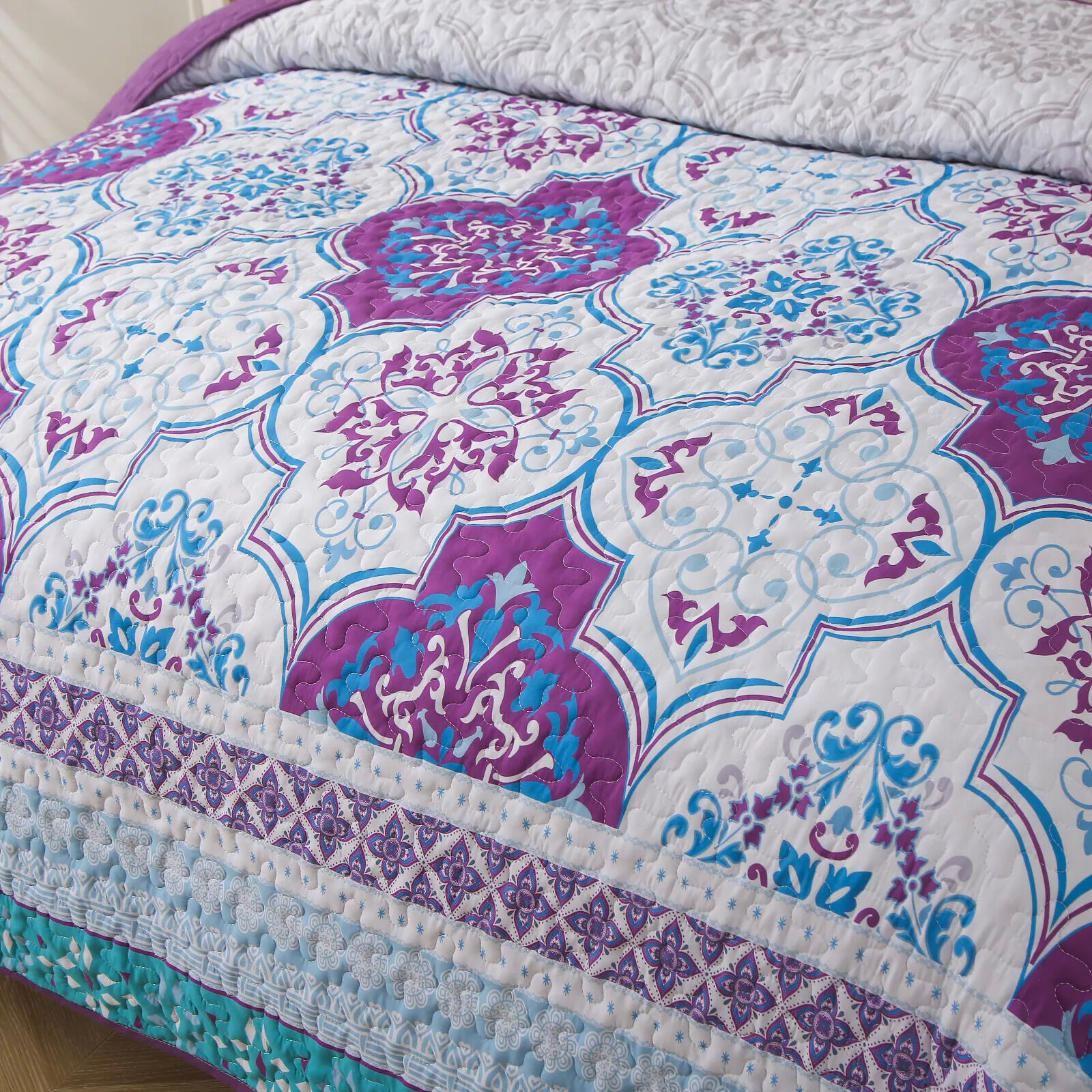 Handsome Quilted Bedspread and Pillowcases Set: Strong, Sturdy, and Stylish - Queen size Price