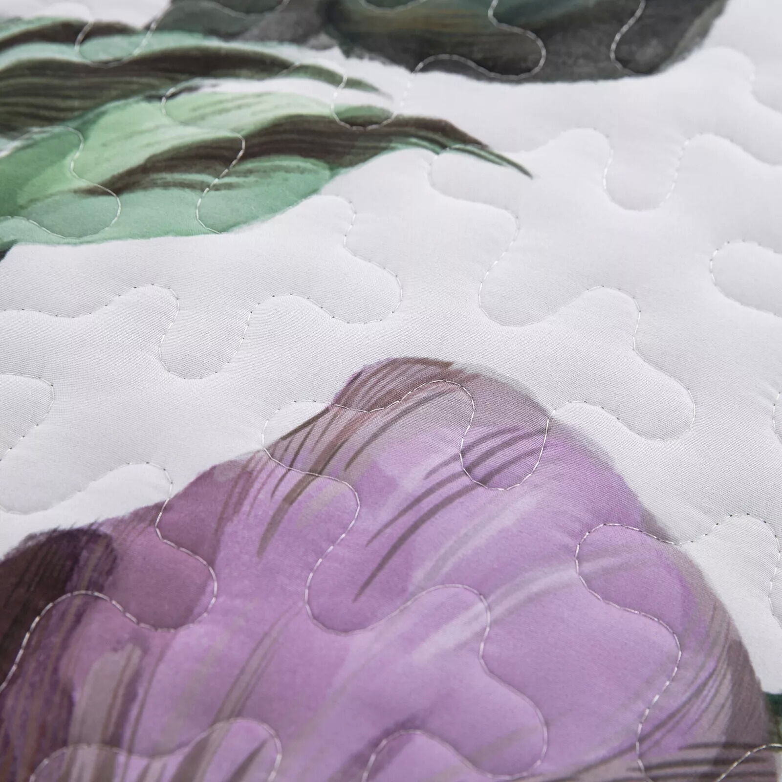 Deluxe Quilted Bedspread and Pillowcases Set: Infuse Your Bedroom with Style - Queen size Price