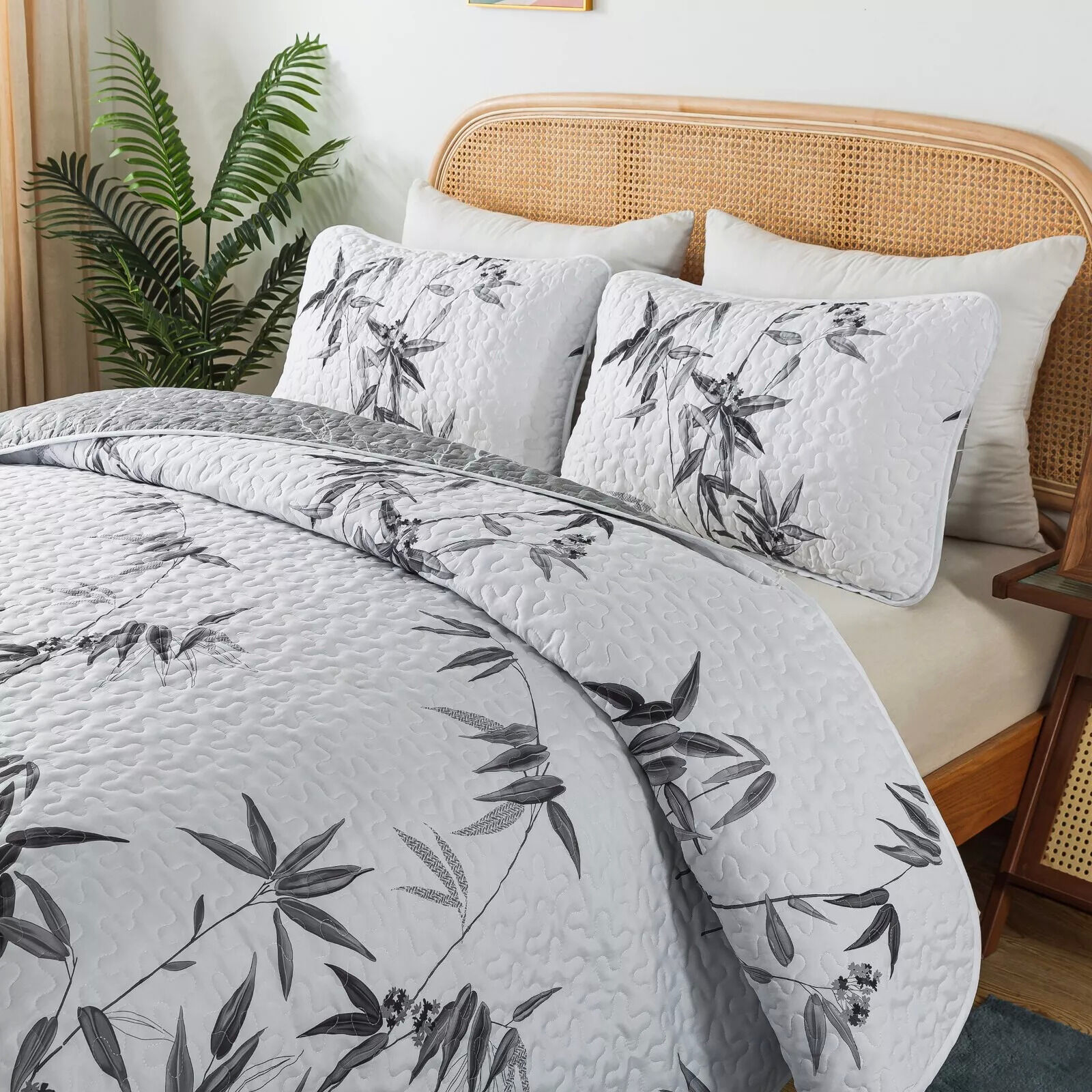 Finely Quilted Bedspread and Pillowcases Set: A Blend of Art and Comfort - Queen size Price