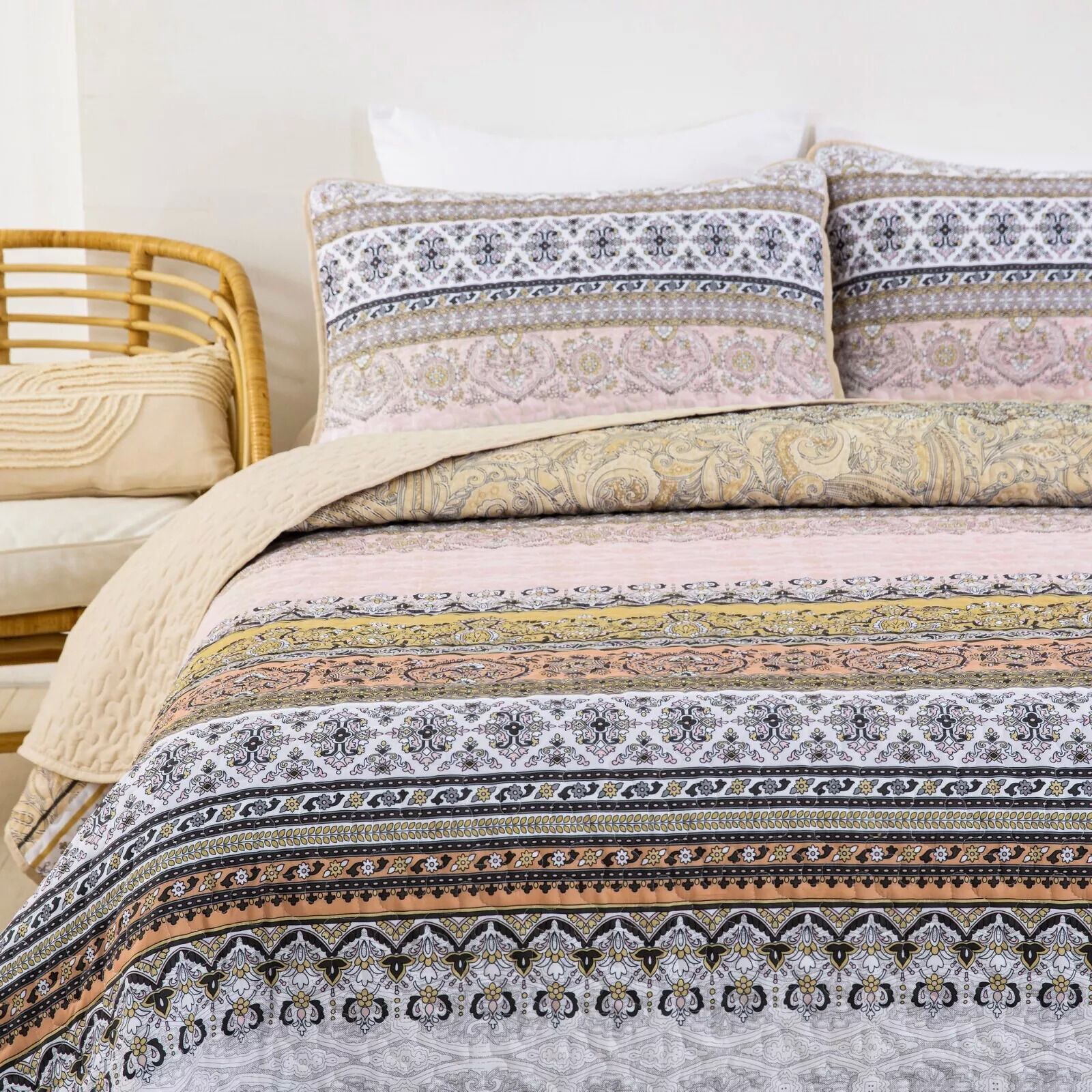 Crafted Quilted Bedspread and Pillowcases Set: A Testament to Skilled Craftsmanship - Queen size Price