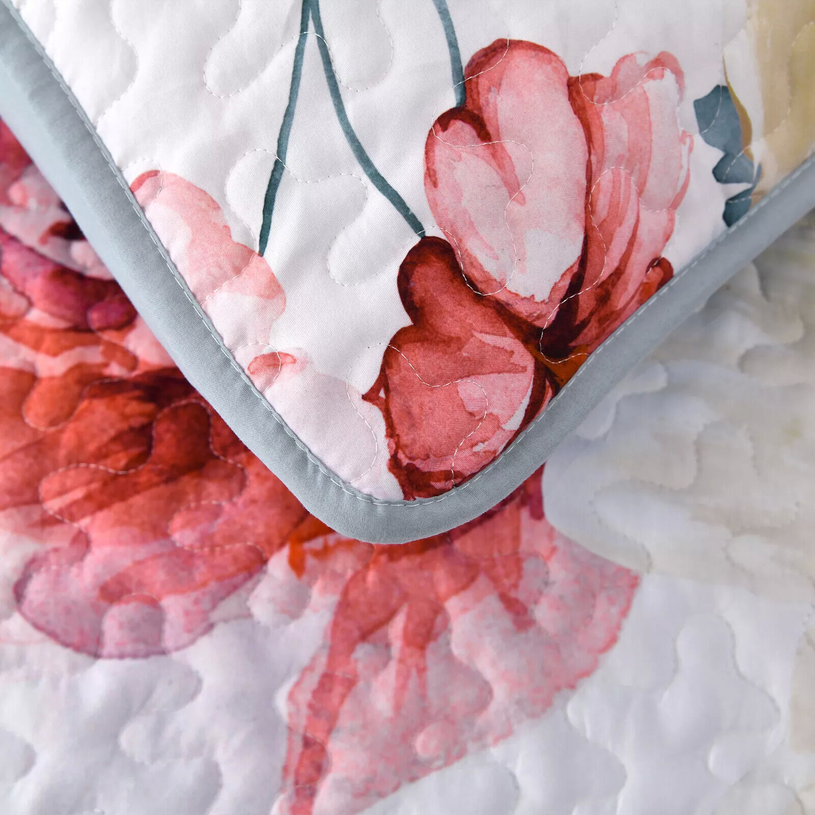 Vibrant Quilted Bedspread and Pillowcases Set: Add Color and Comfort to Your Space - Queen size Price