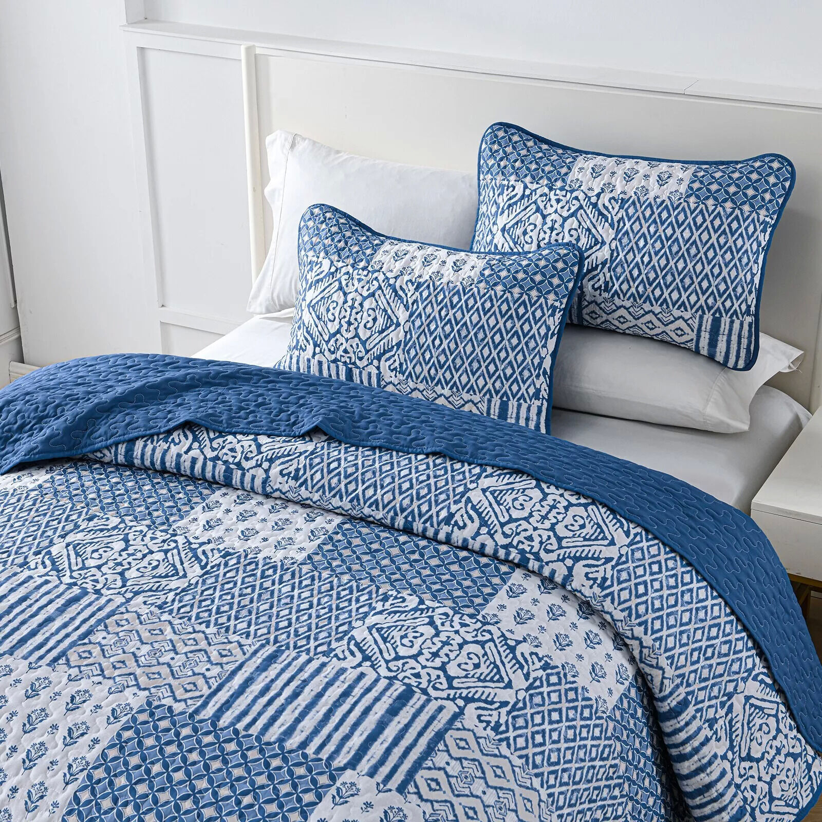 Blissful Quilted bedspread and pillowcovers set: Relax in Style - Queen size Price