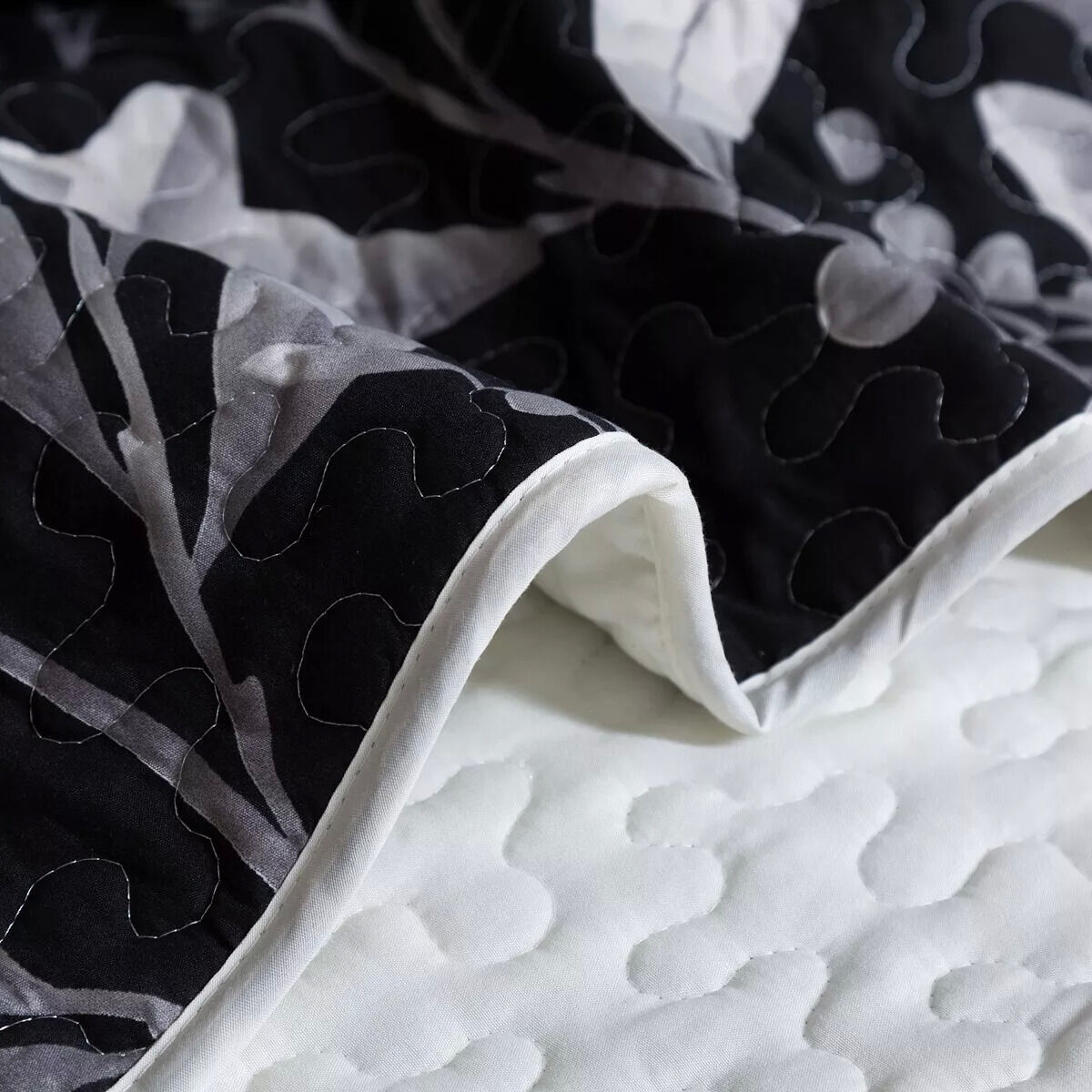 Whimsical Quilted bedspread and pillowcovers set: Add Fun to Your Space - Queen size Price