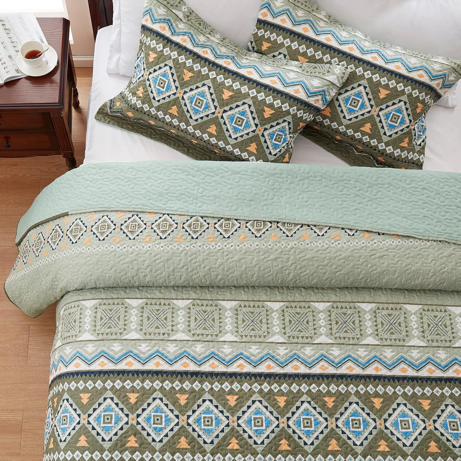 Quicksilver Quilted coverlet and pillowcovers set: Sleek and Modern - Queen size Price