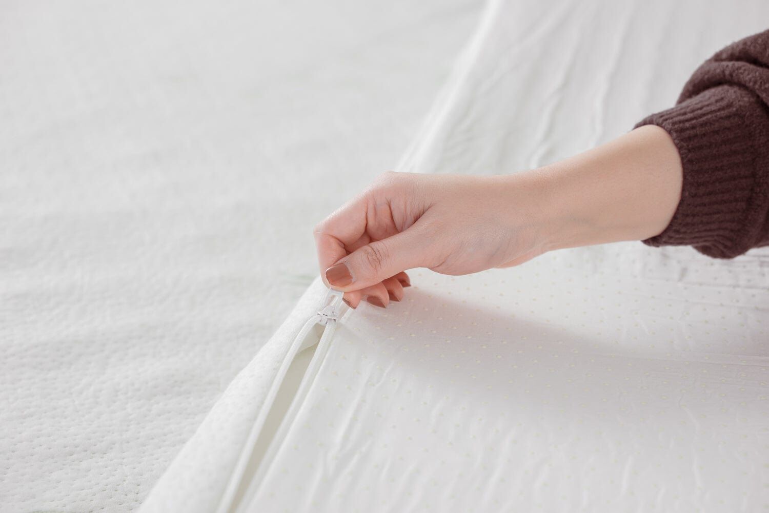 8cm Memory Foam Topper with Bamboo Mattress Cover - Queen Price