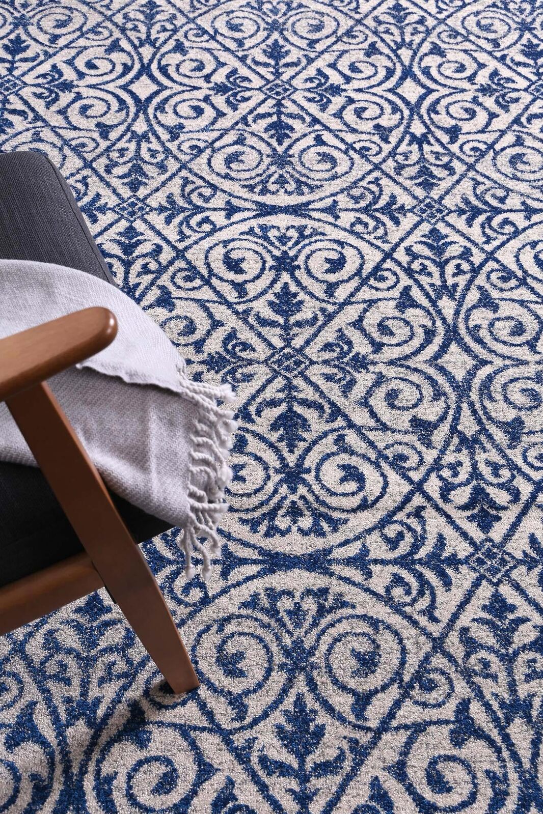 delicate-katherine-blue-ivory-rug 200x290 Price