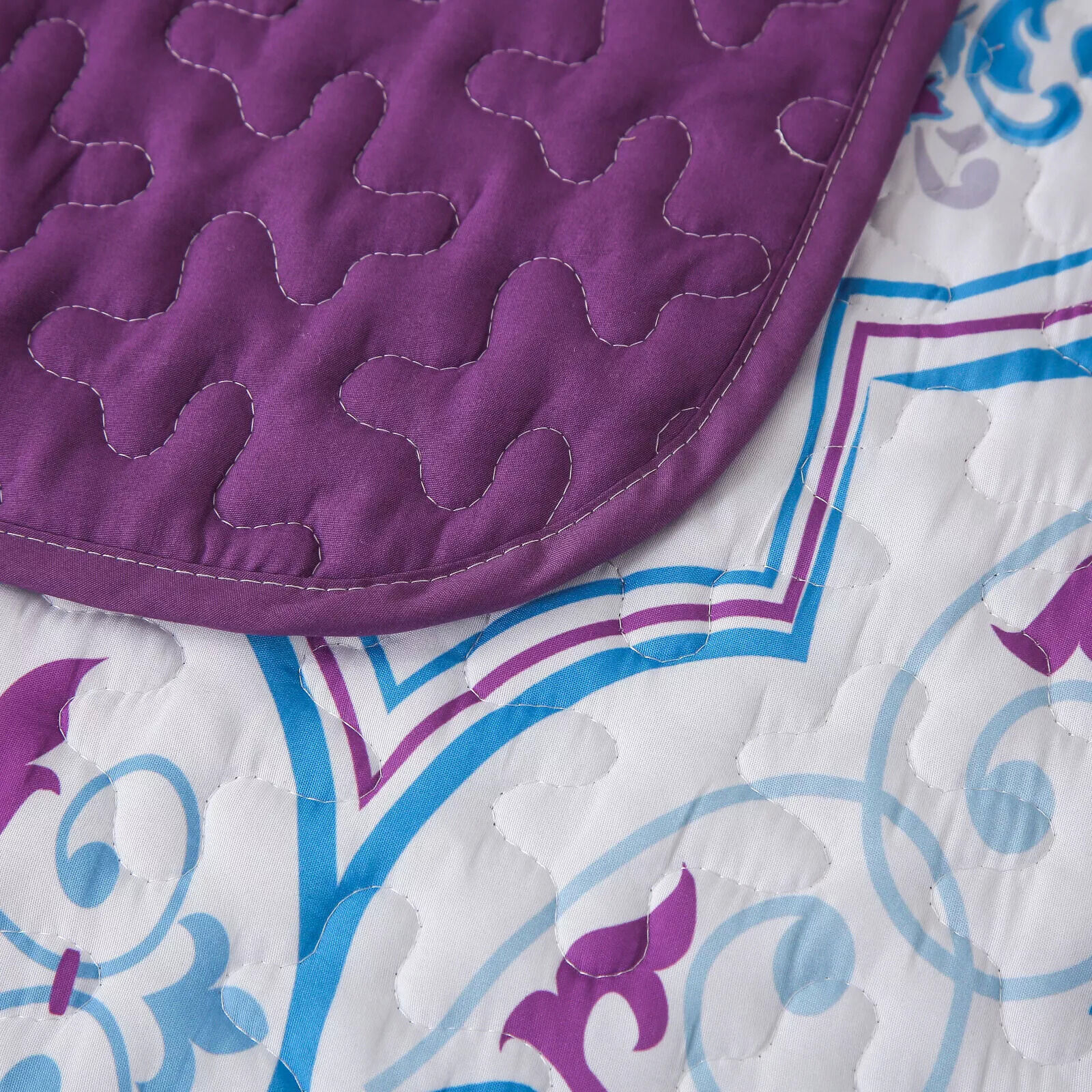 Handsome Quilted Bedspread and Pillowcases Set: Strong, Sturdy, and Stylish - Queen size Price