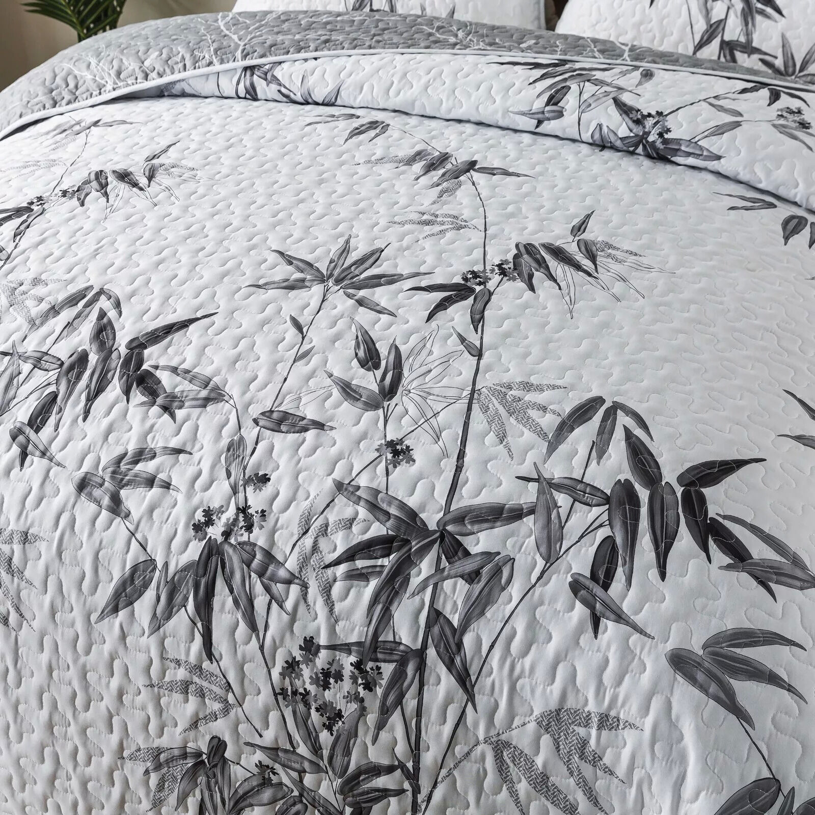 Finely Quilted Bedspread and Pillowcases Set: A Blend of Art and Comfort - Queen size Price