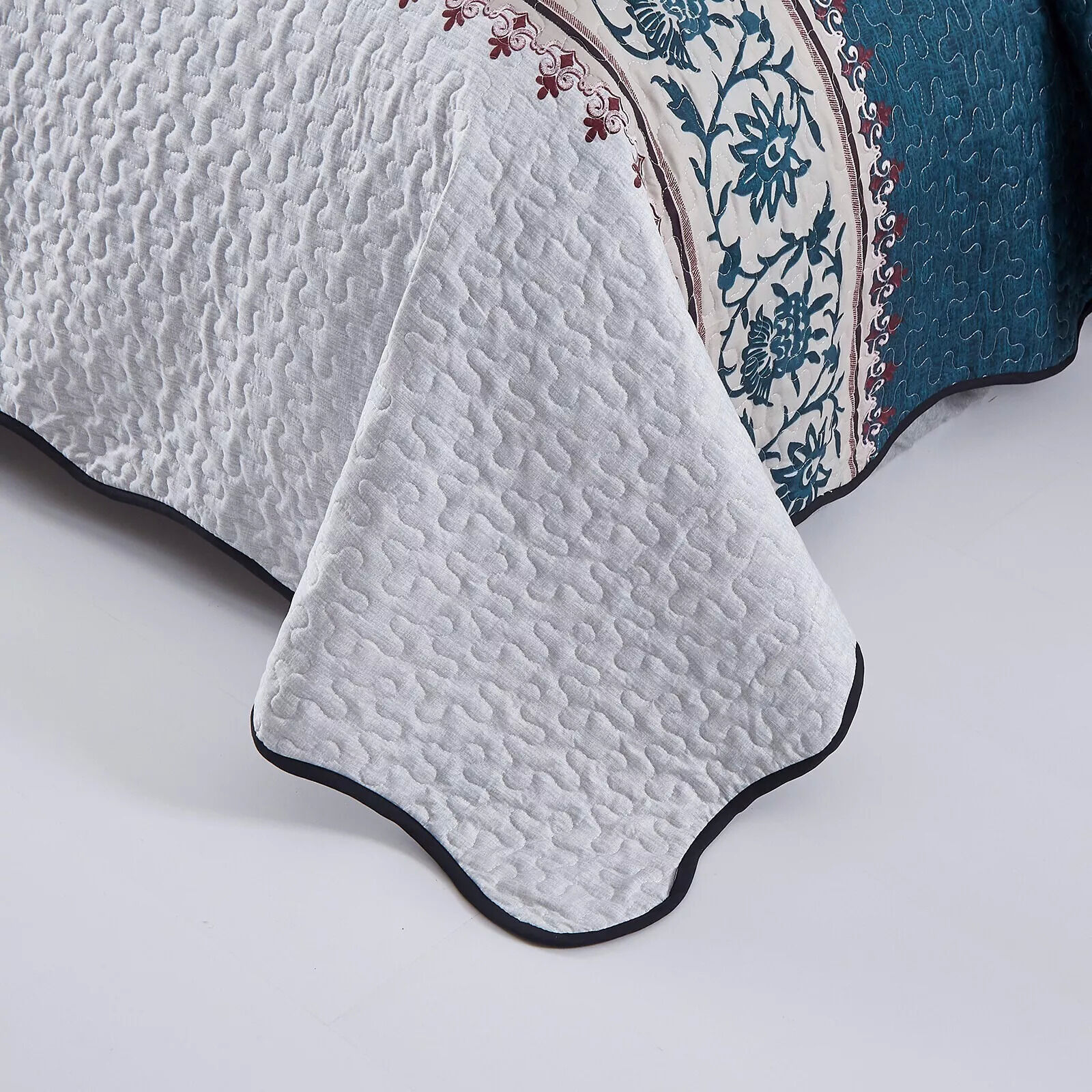 Distinguished Quilted Bedspread and Pillowcases Set: Enhance Your Bedroom Appeal - Queen size Price