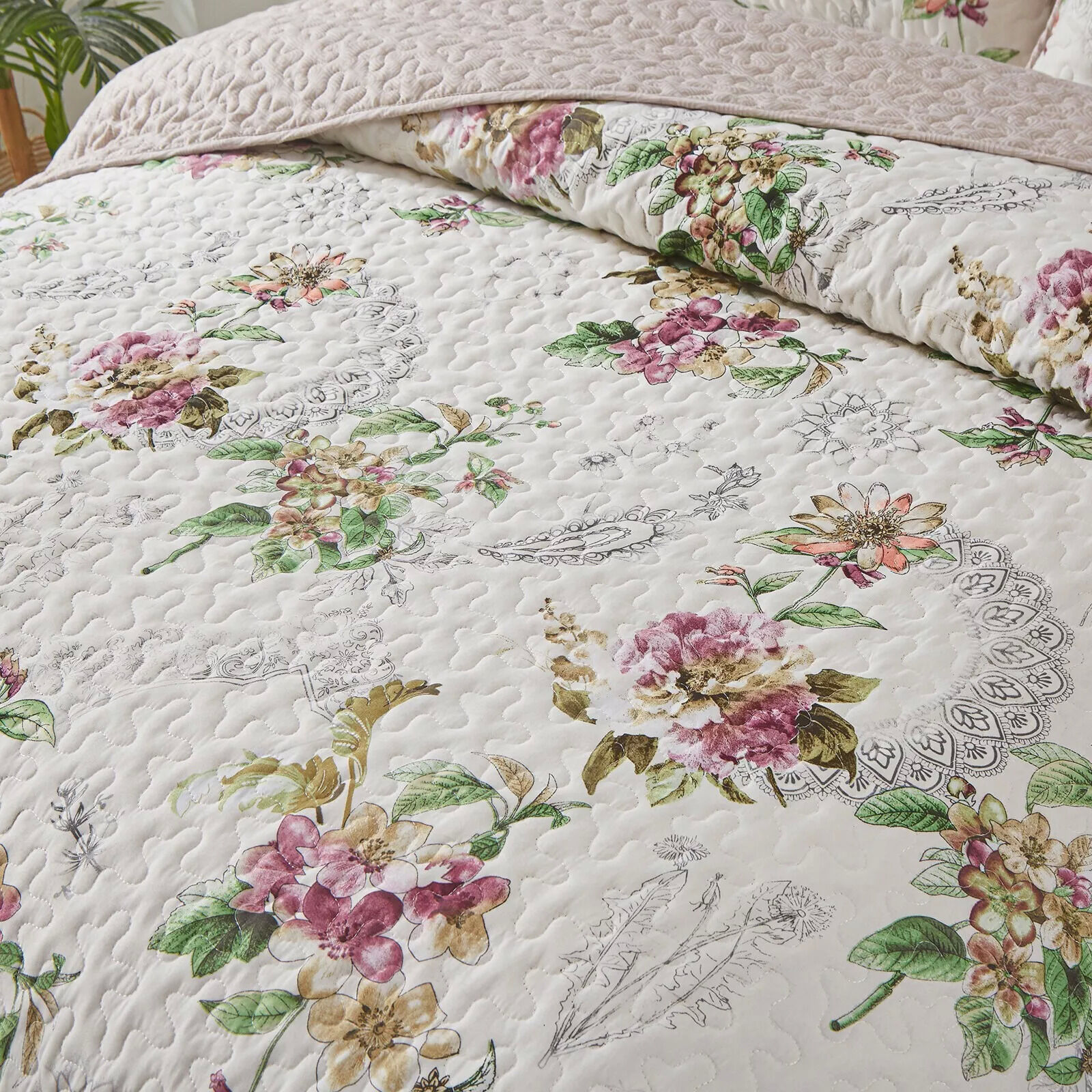 Artisan Quilted Coverlet and Pillowcases Set: A Masterpiece for Your Bed - Queen size Price
