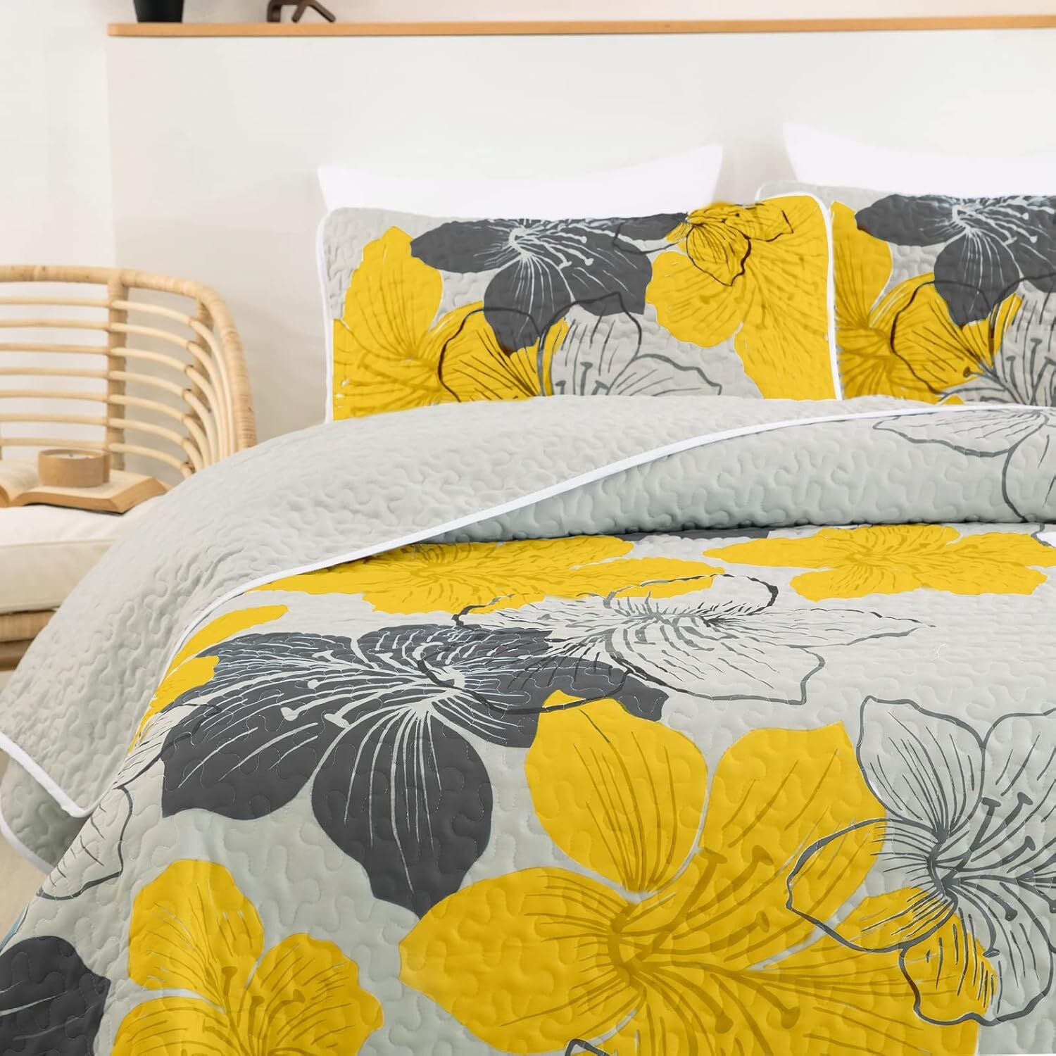 Delicate Quilted Coverlet and Pillowcases Set: Soft Touch for a Restful Night - Queen size Price