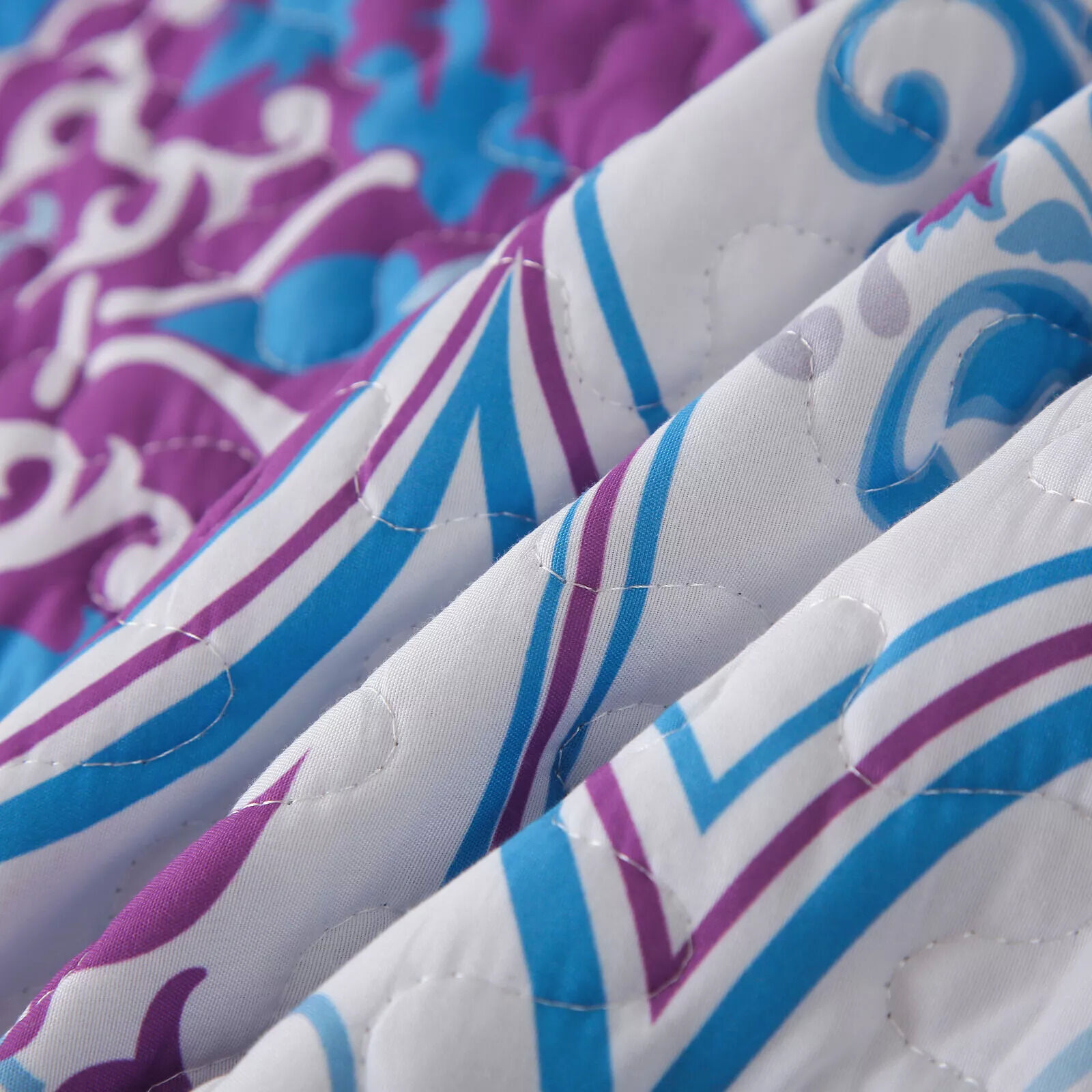 Handsome Quilted Bedspread and Pillowcases Set: Strong, Sturdy, and Stylish - Queen size Price