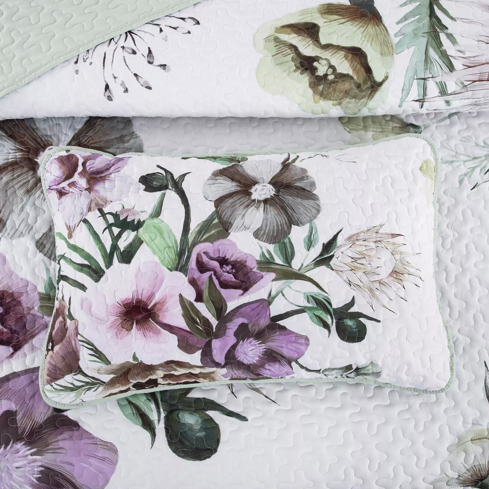Deluxe Quilted Bedspread and Pillowcases Set: Infuse Your Bedroom with Style - Queen size Price