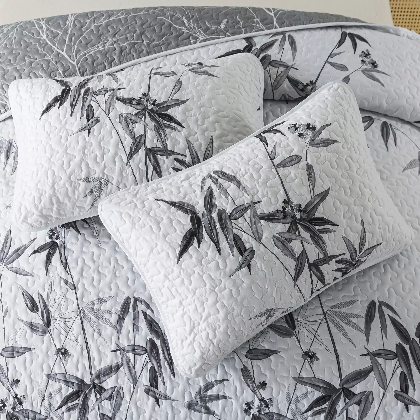 Finely Quilted Bedspread and Pillowcases Set: A Blend of Art and Comfort - Queen size Price