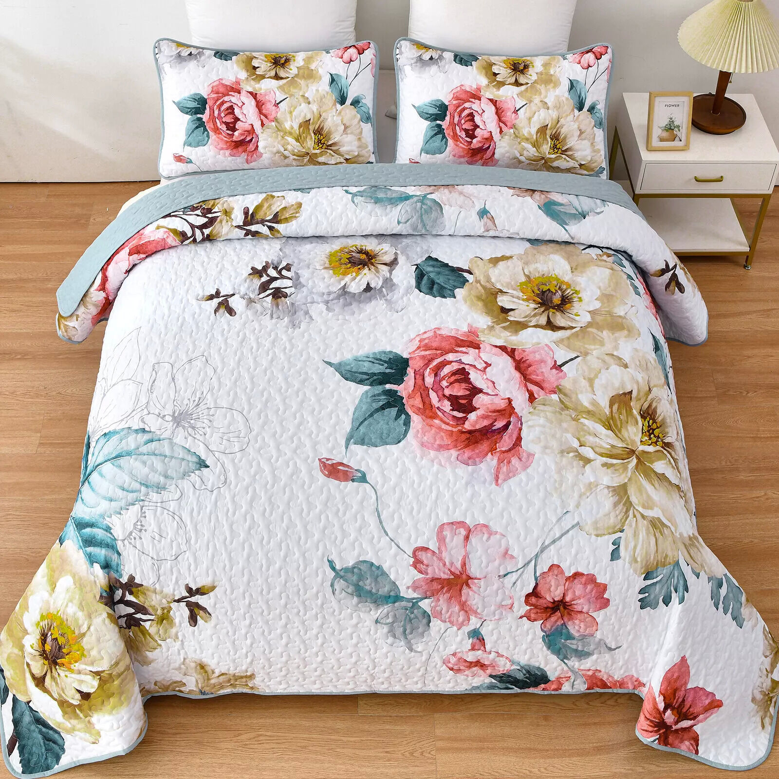 Vibrant Quilted Bedspread and Pillowcases Set: Add Color and Comfort to Your Space - Queen size Price