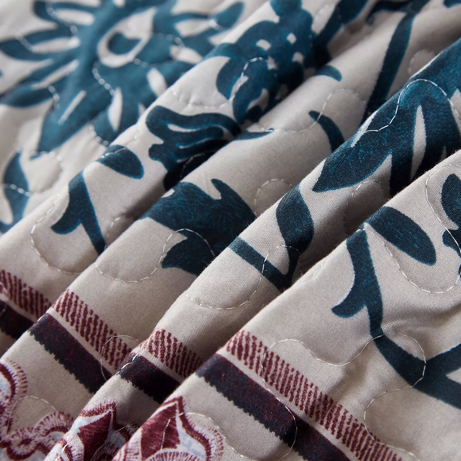 Distinguished Quilted Bedspread and Pillowcases Set: Enhance Your Bedroom Appeal - Queen size Price