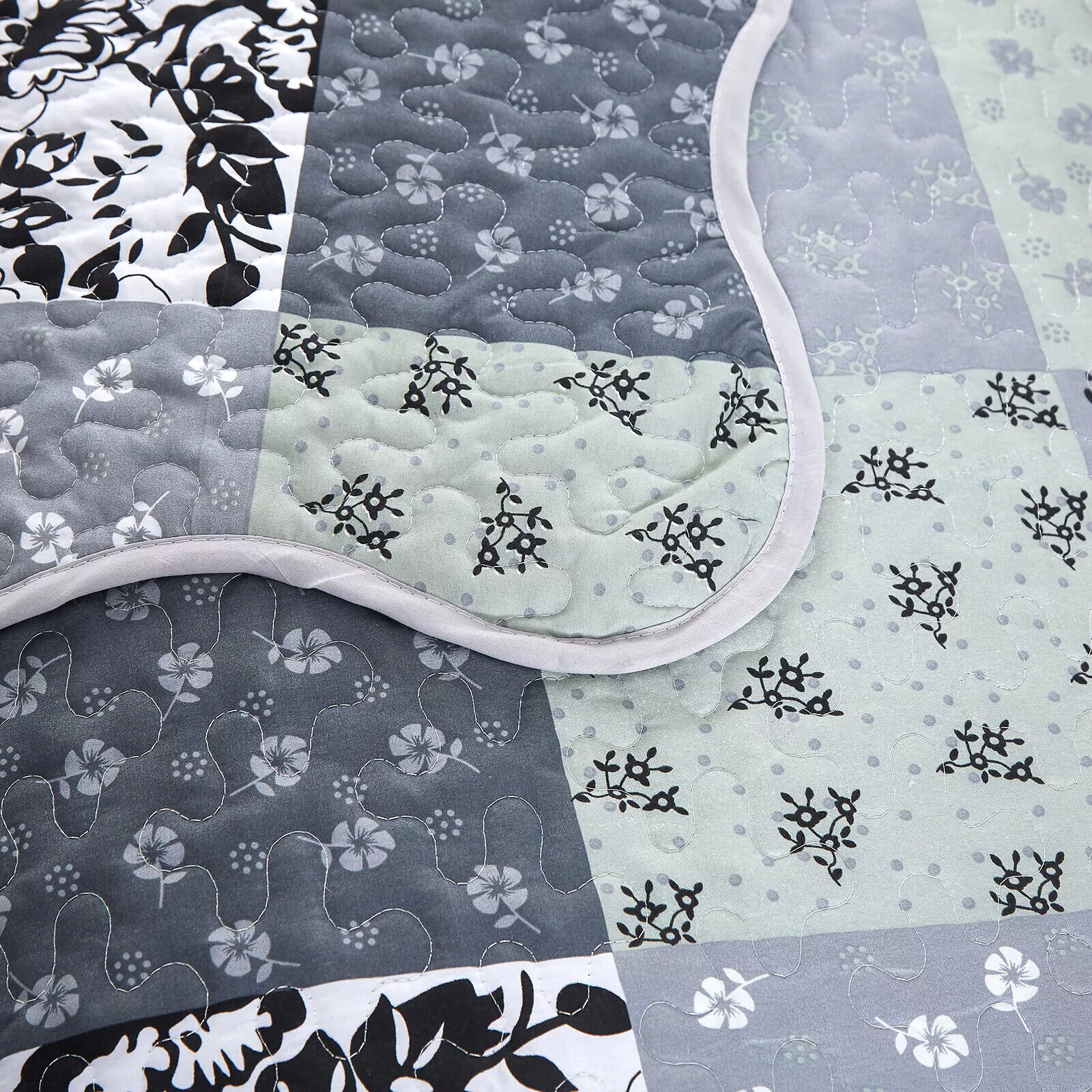 Vivacious Quilted bedspread and pillowcovers set: Full of Life and Energy - Queen size Price