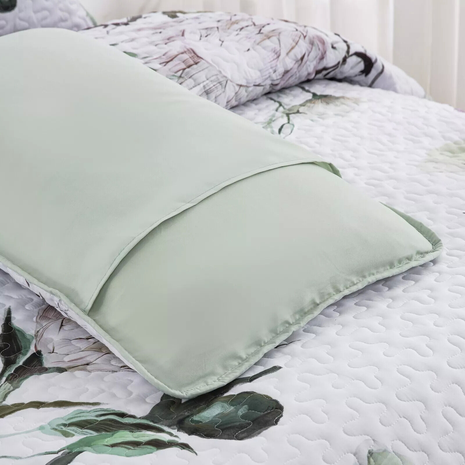 Deluxe Quilted Bedspread and Pillowcases Set: Infuse Your Bedroom with Style - Queen size Price