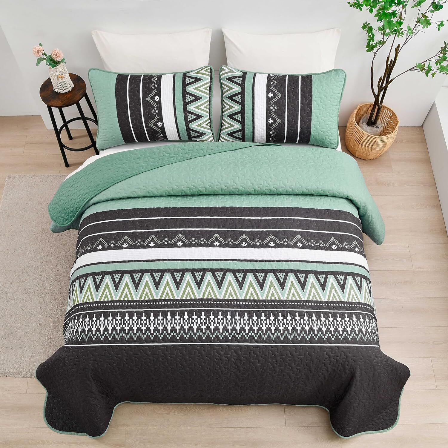 Neutral Quilted bedspread and pillowcovers set: Versatile Style - Queen size Price