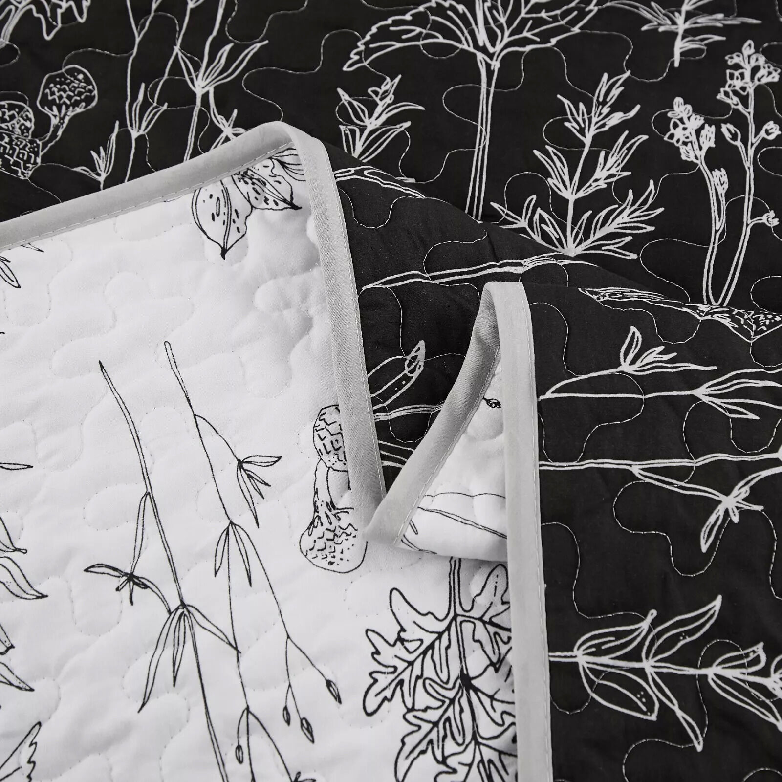 Cultured Quilted Coverlet and Pillowcases Set: Style Meets Functionality - Queen size Price