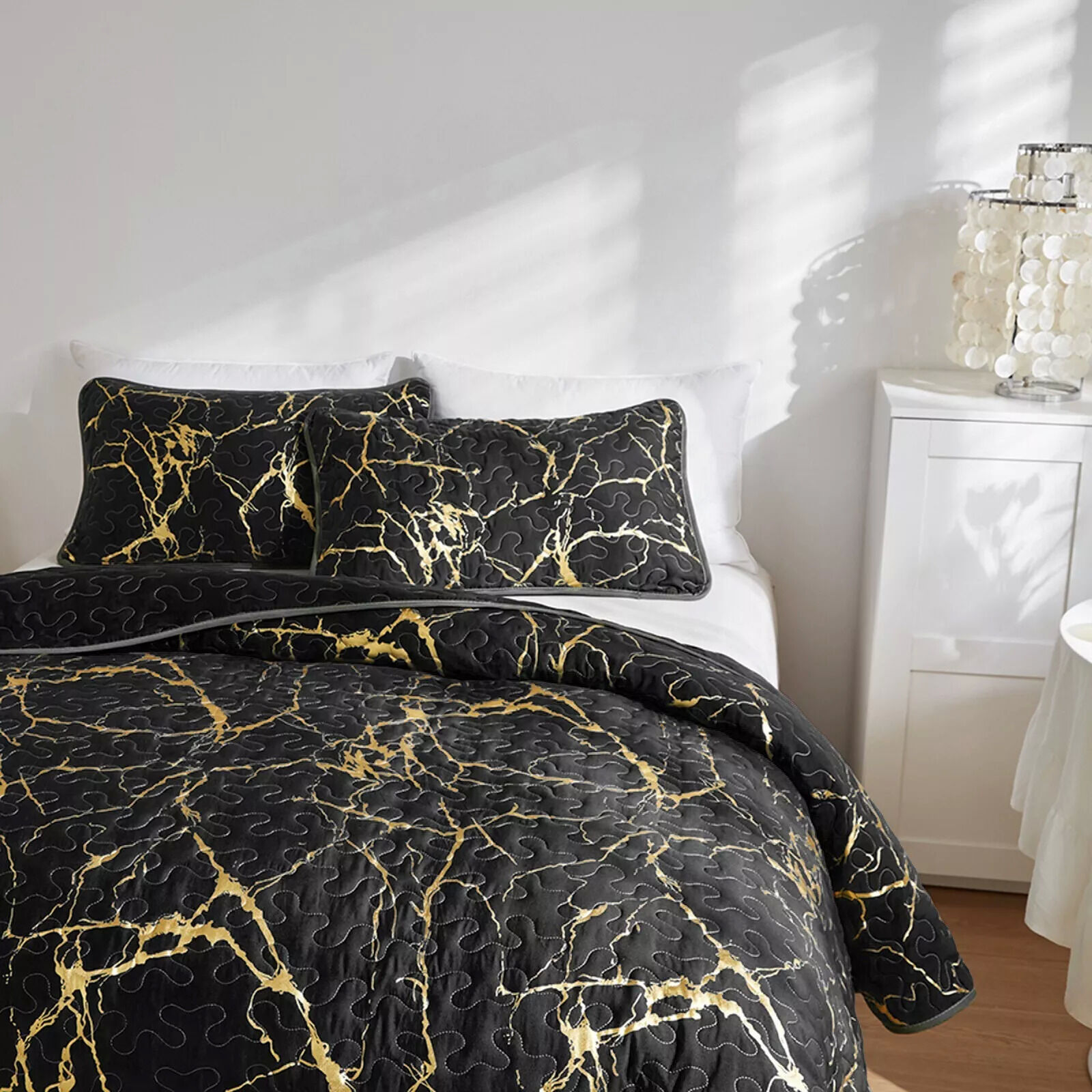 Exquisite Quilted bedspread and pillowcovers set: Experience Pure Comfort - Queen size Price
