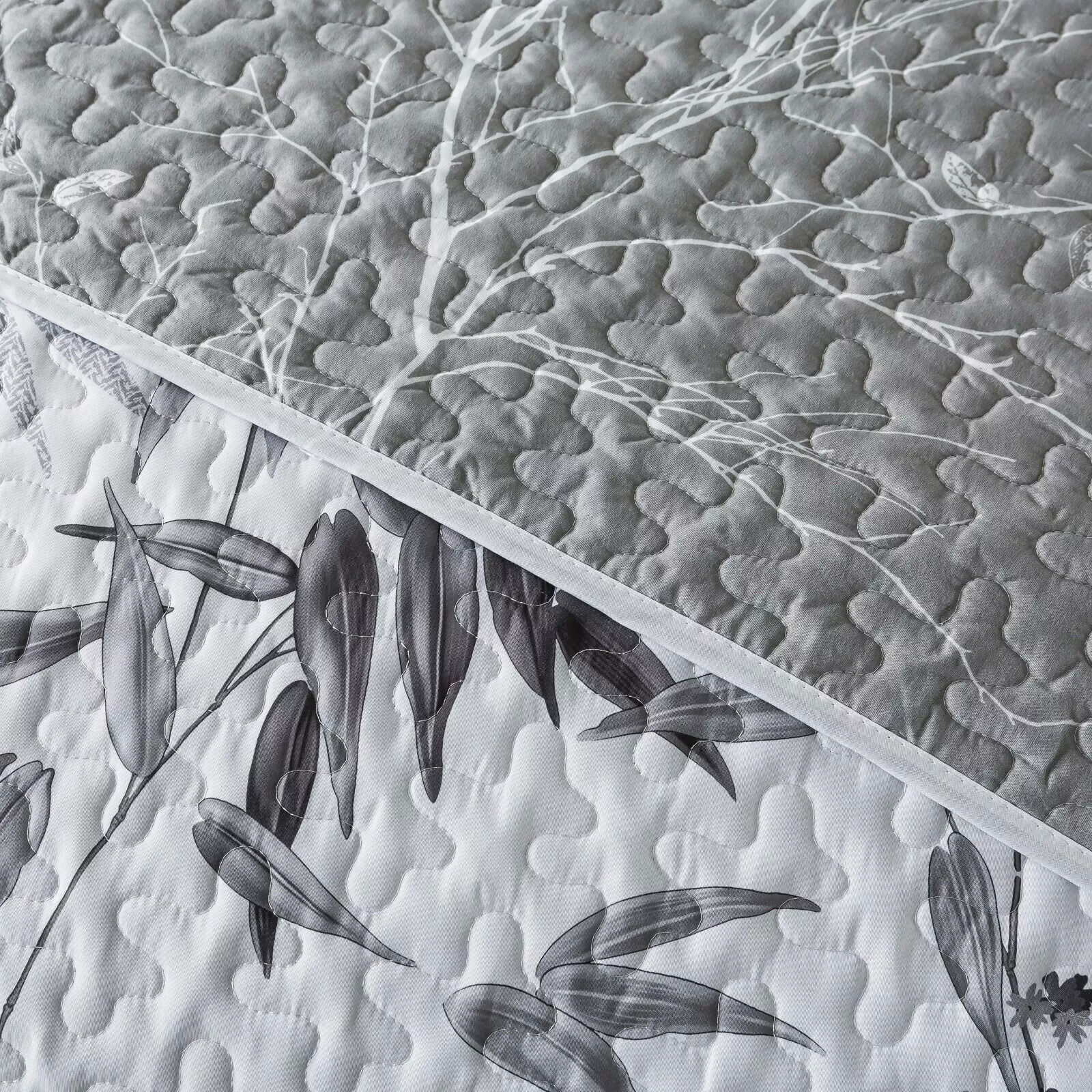 Finely Quilted Bedspread and Pillowcases Set: A Blend of Art and Comfort - Queen size Price