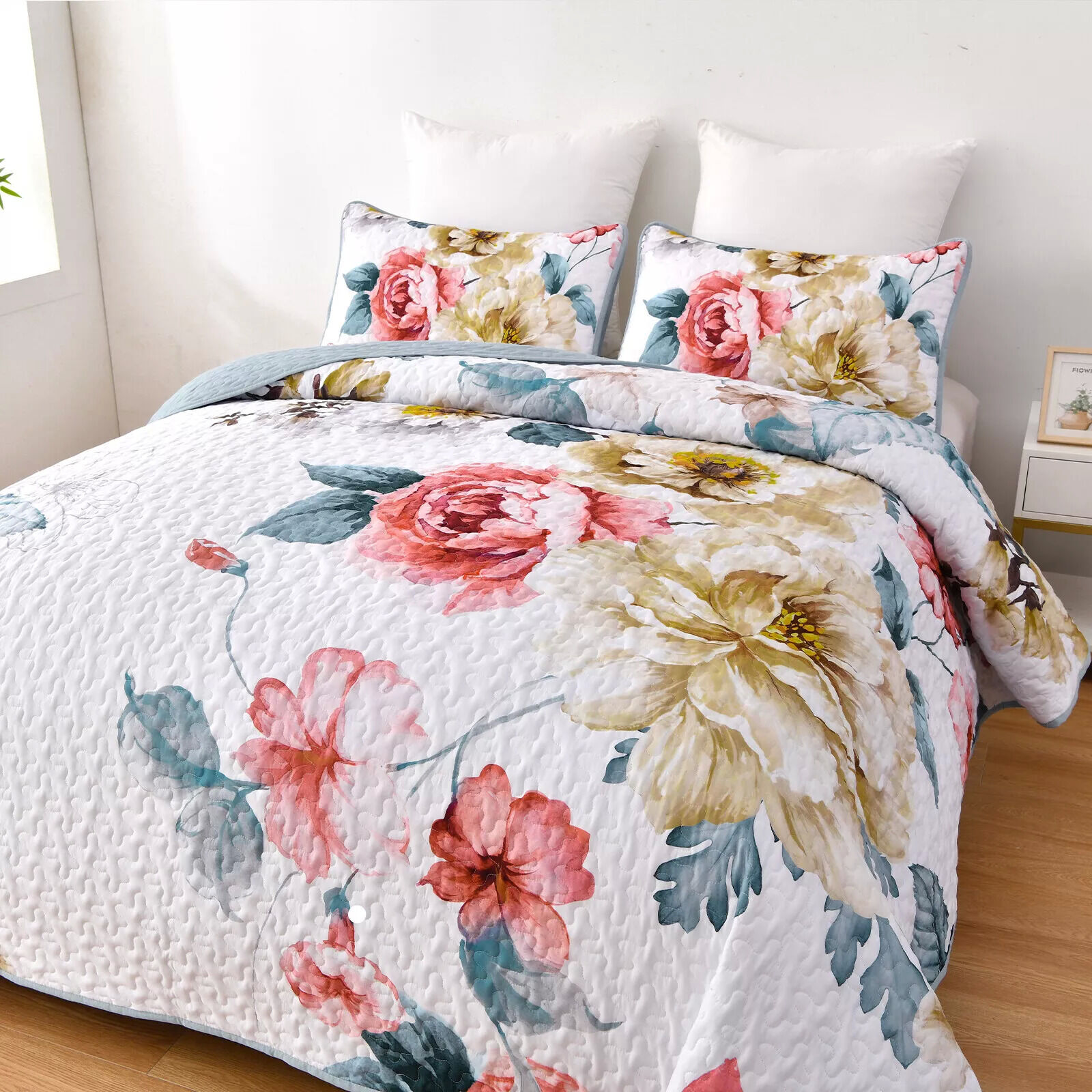 Vibrant Quilted Bedspread and Pillowcases Set: Add Color and Comfort to Your Space - Queen size Price
