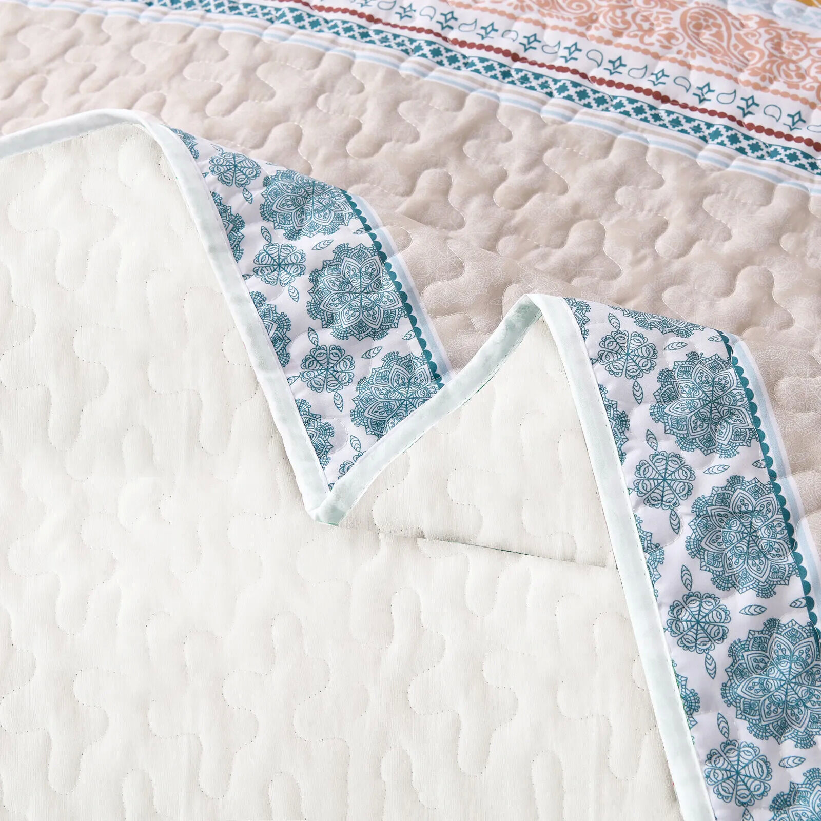 Graceful Quilted Coverlet and Pillowcases Set: Timeless Beauty and Comfort - Queen size Price