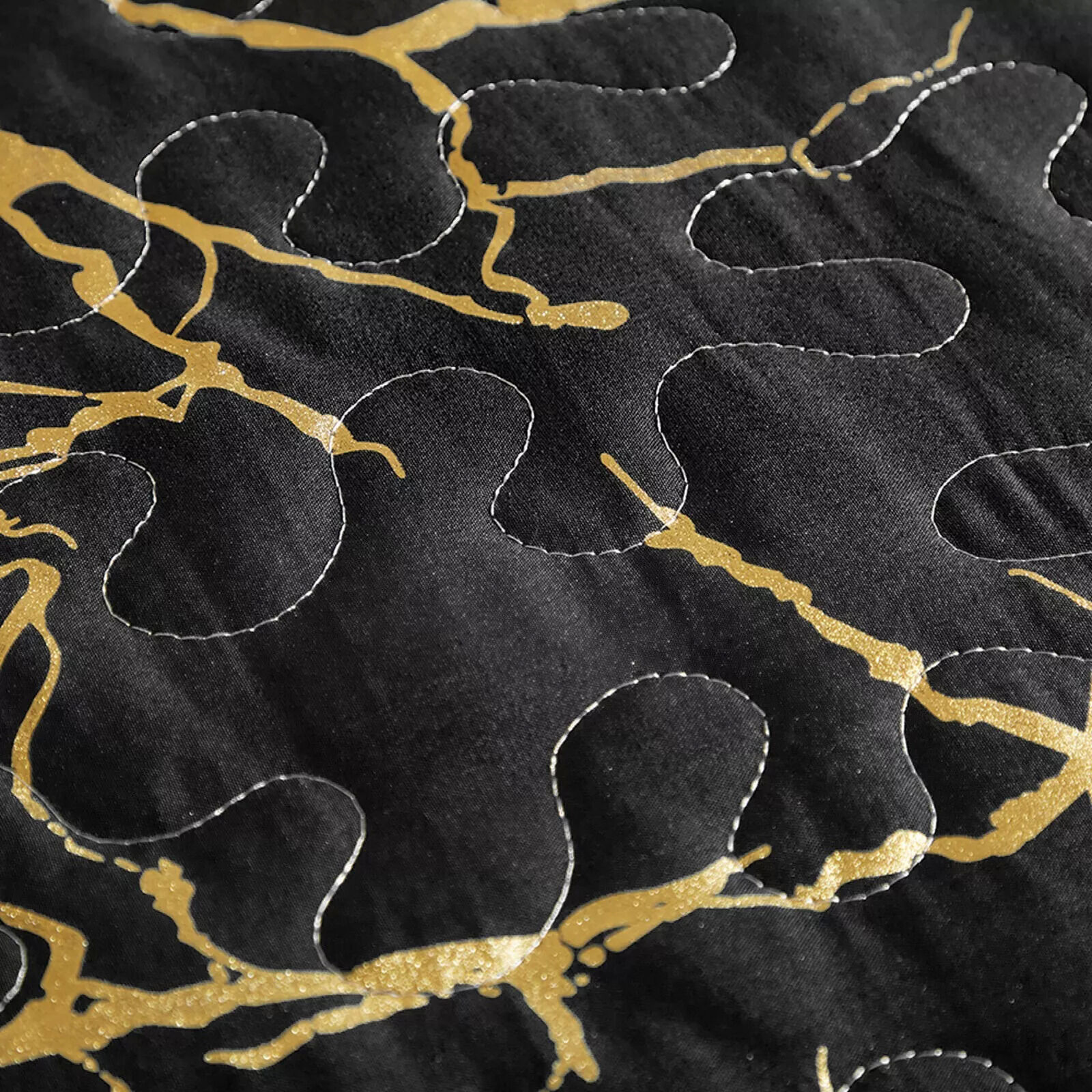 Exquisite Quilted bedspread and pillowcovers set: Experience Pure Comfort - Queen size Price